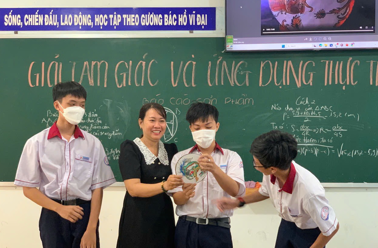 Bình Thuận: Chuyển đổi số trong ngành giáo dục nhằm đổi mới phương pháp giảng dạy, học tập - Ảnh 4.