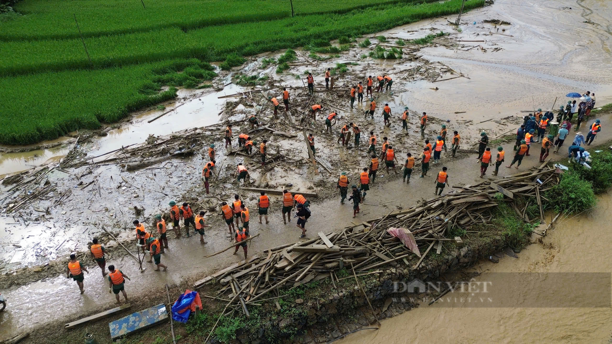 Lũ quét Làng Nủ (Lào Cai): Lực lượng cứu hộ  - Ảnh 2.