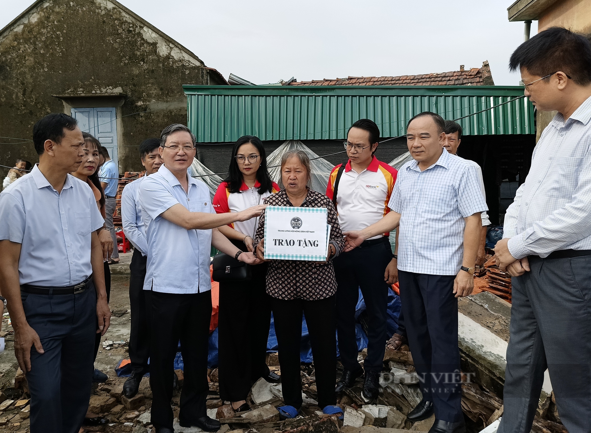 Chủ tịch Hội NDVN Lương Quốc Đoàn thăm hỏi, trao quà tới hội viên nông dân ở Quảng Ninh bị thiệt hại do bão Yagi - Ảnh 1.