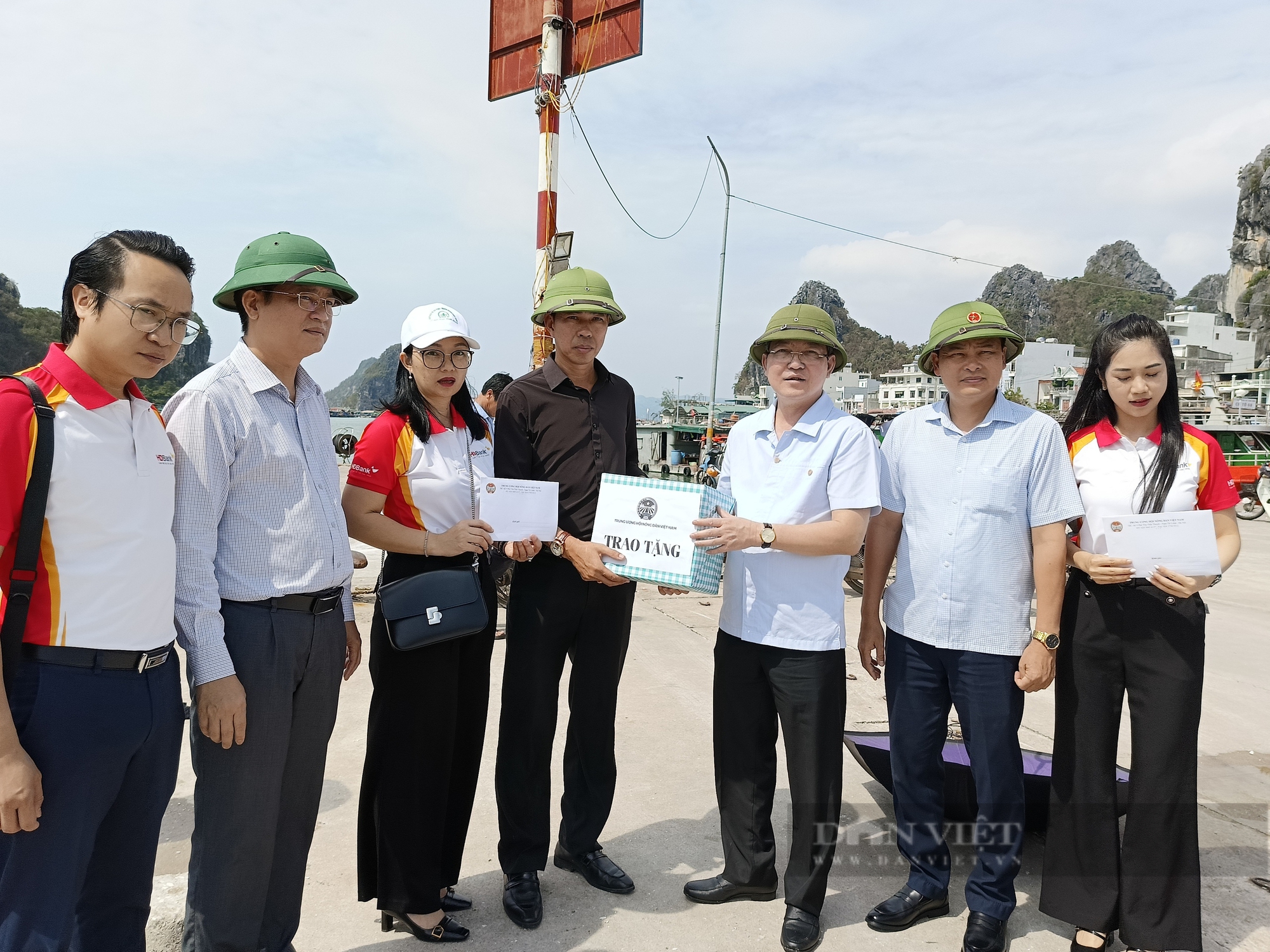 Chủ tịch Hội NDVN Lương Quốc Đoàn thăm hỏi, trao quà tới hội viên nông dân ở Quảng Ninh bị thiệt hại do bão Yagi - Ảnh 3.