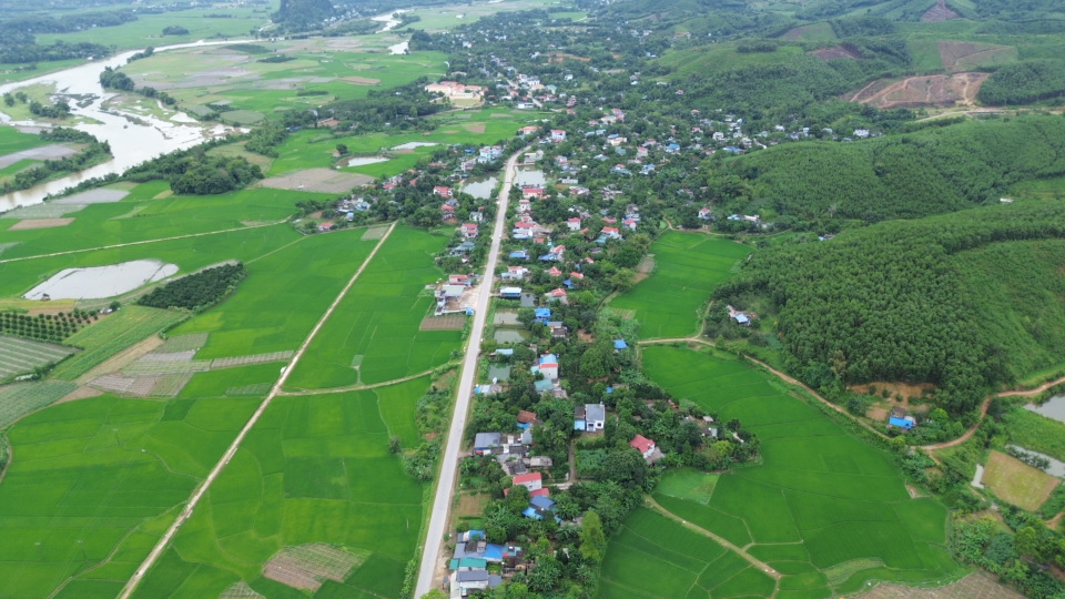 Kim Bôi xây dựng nông thôn mới thực chất, người dân ủng hộ và hưởng lợi - Ảnh 1.