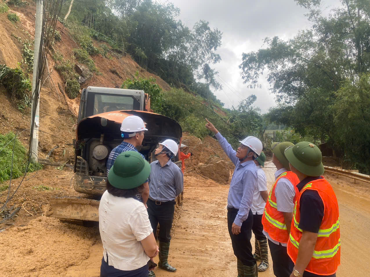 Bộ GTVT: Khẩn trương cứu người đang mất tích "tính mạng con người là trên hết" - Ảnh 2.