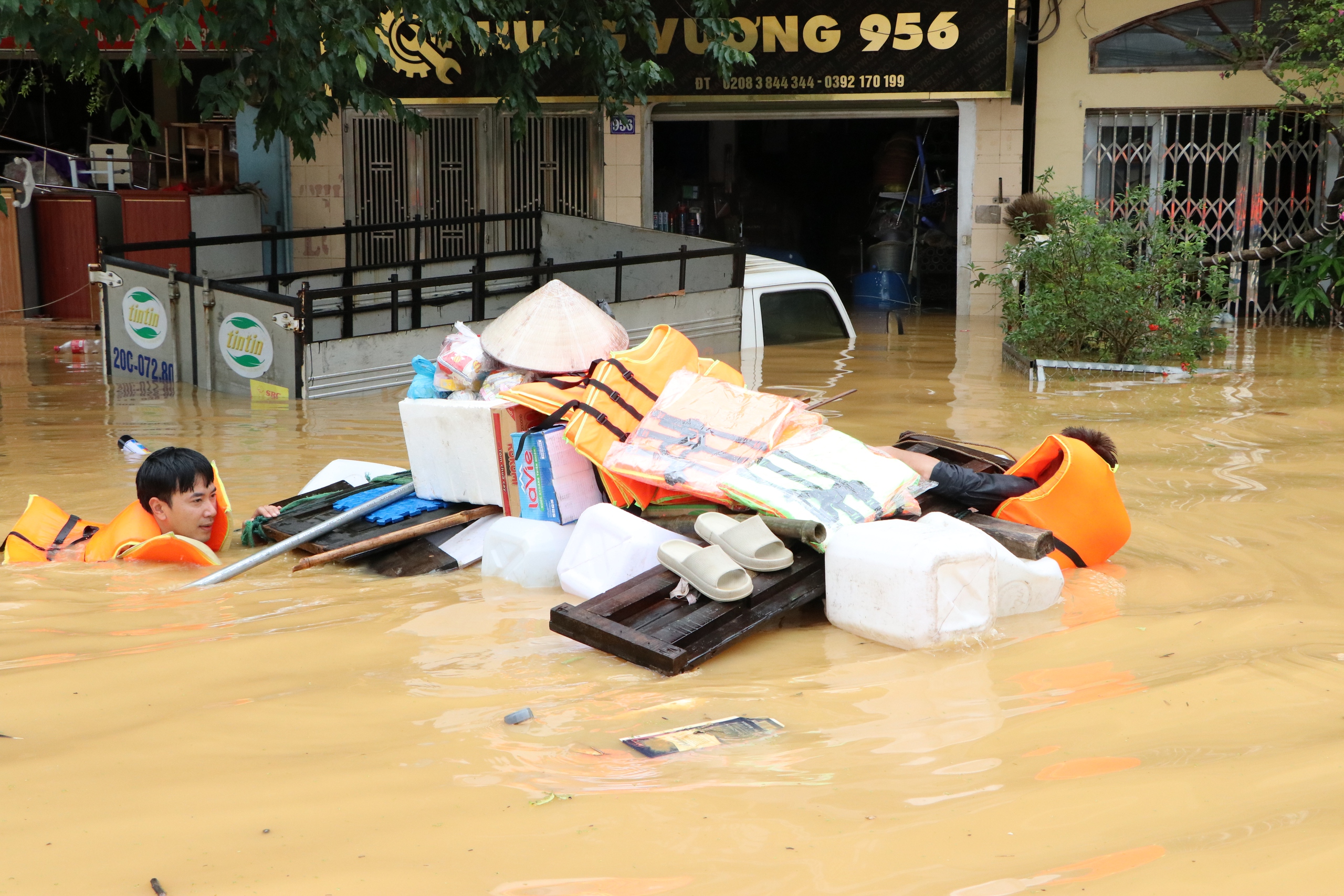 Thái Nguyên 24 giờ trong lũ dữ - Ảnh 3.