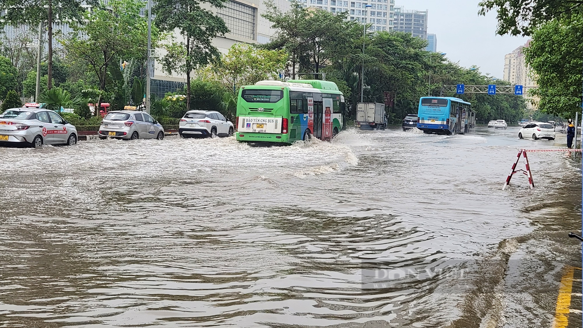 Khu đô thị Ciputra vẫn ngập sâu dù trời ngừng mưa- Ảnh 10.