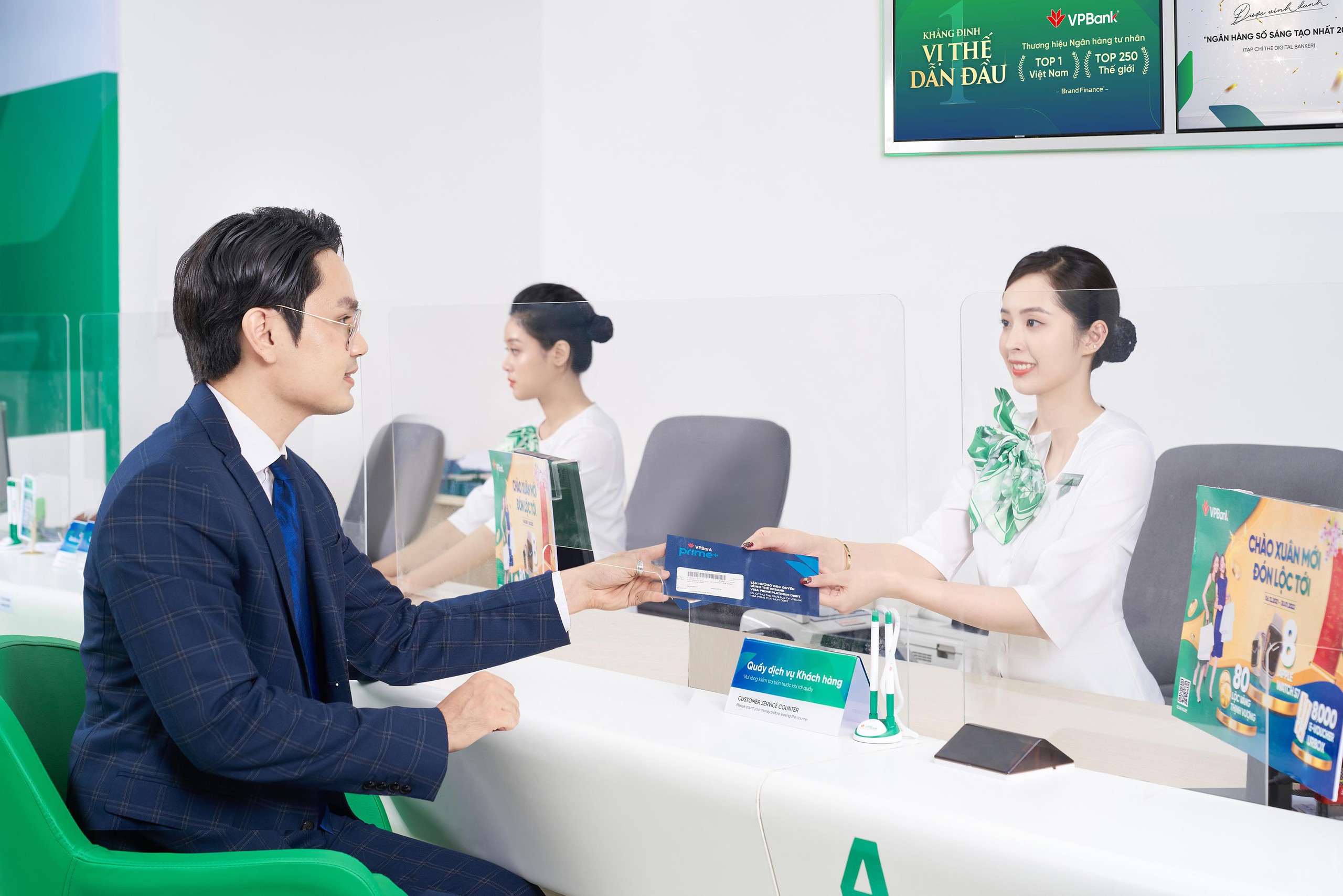 VPBank giảm lãi suất vay hiện hữu cho khách hàng bị ảnh hưởng bởi bão Yagi - Ảnh 1.