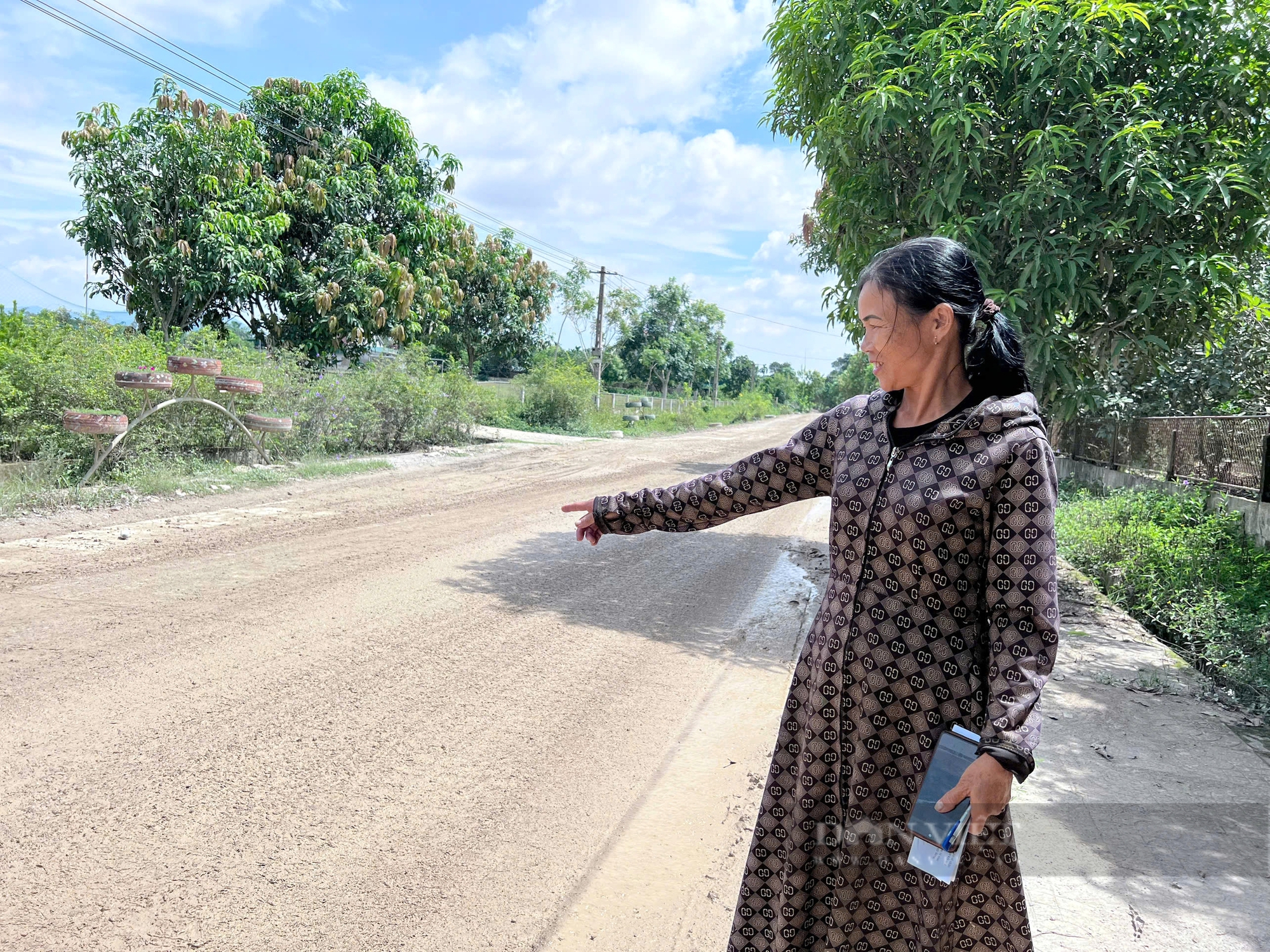 Hà Tĩnh: Đoàn xe "hổ vồ" cày nát đường khu dân cư kiểu mẫu, người dân bất lực sống chung với ô nhiễm- Ảnh 4.