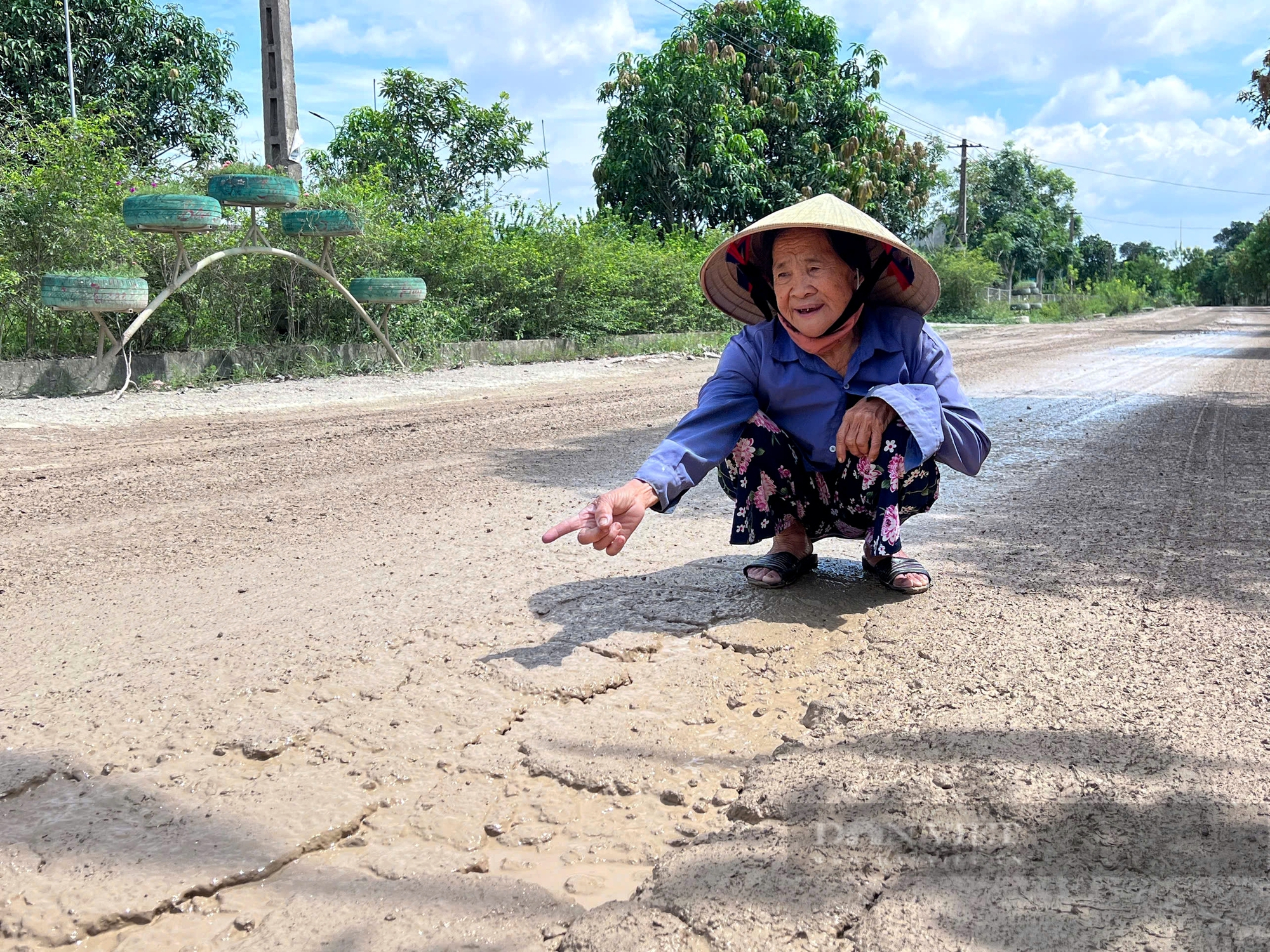 Hà Tĩnh: Đoàn xe "hổ vồ" cày nát đường khu dân cư kiểu mẫu, người dân bất lực sống chung với ô nhiễm- Ảnh 7.