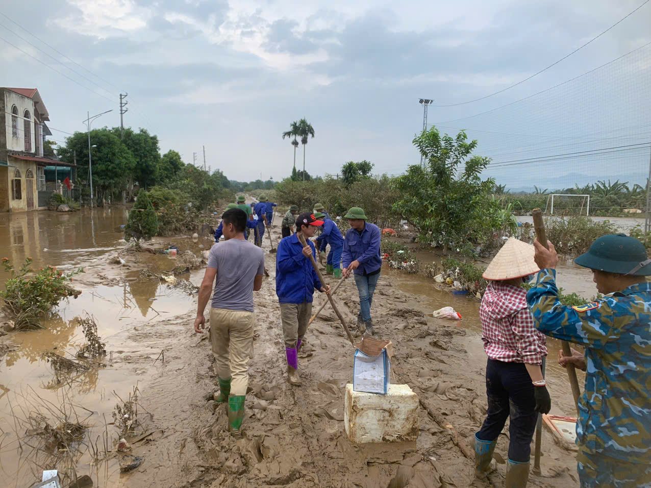 Cận cảnh đường sắt thử tải cầu Long Biên - cầu Đuống chuẩn bị chạy lại tàu- Ảnh 3.