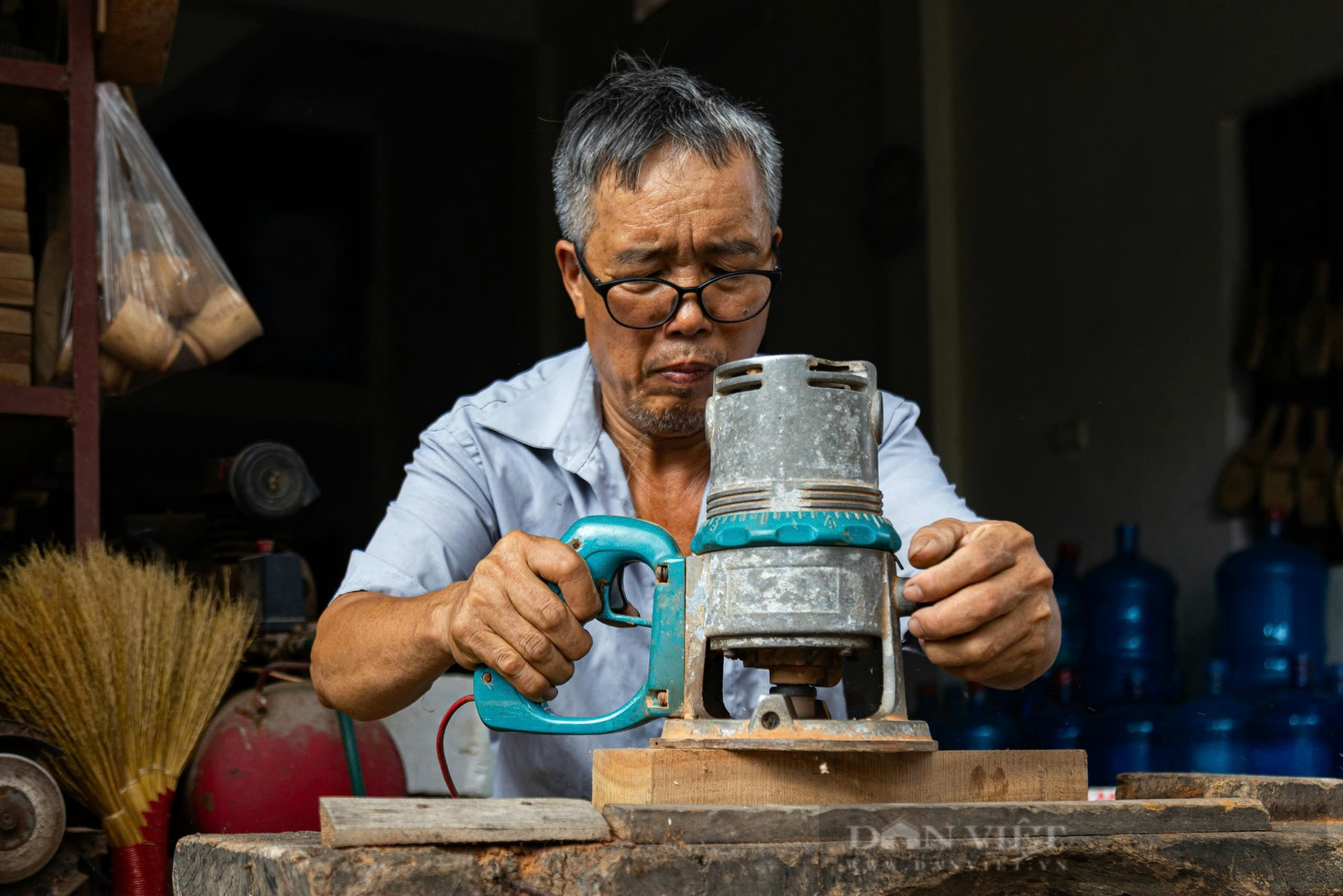 Người níu hồn Trung thu cũ bằng khuôn gỗ thủ công  - Ảnh 1.