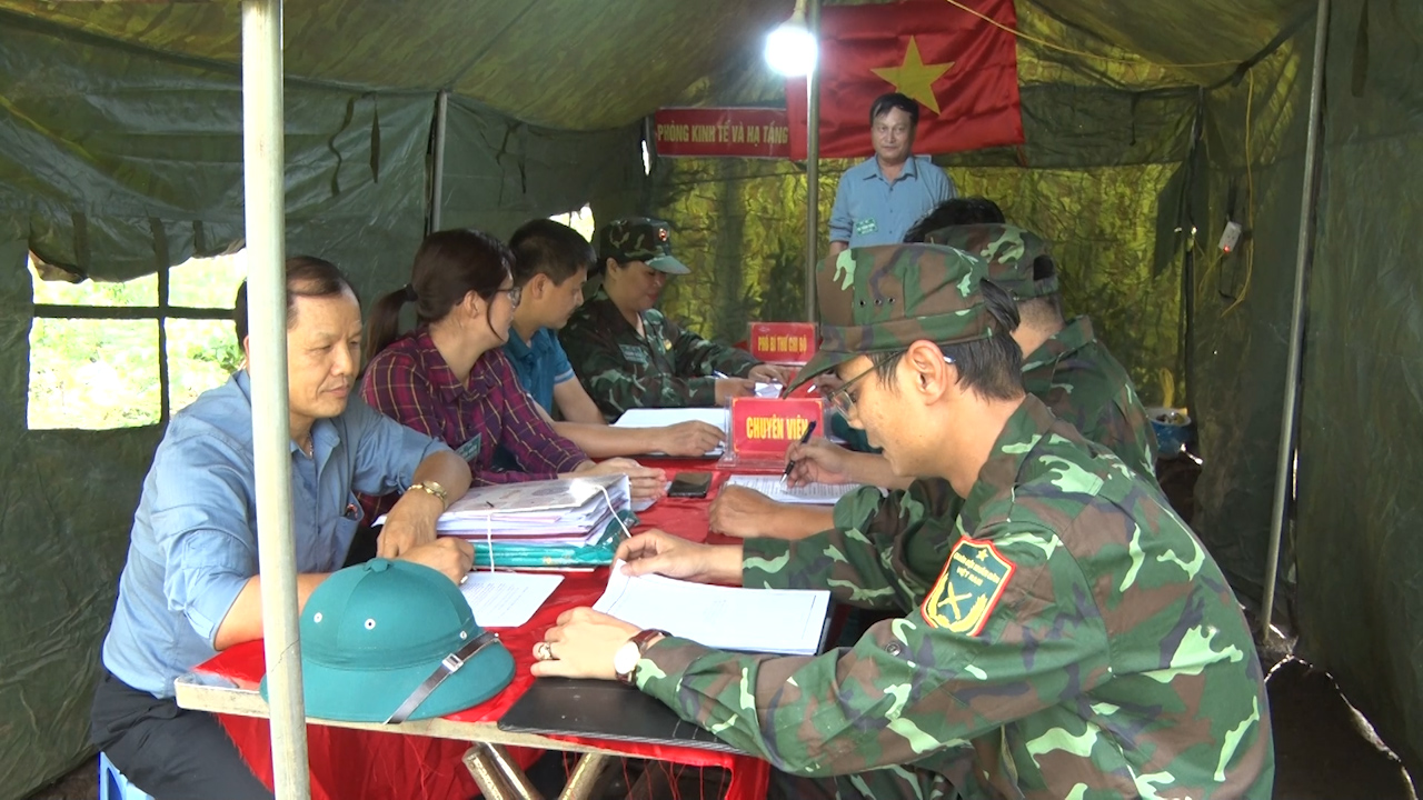 Diễn tập khu vực phòng thủ huyện Phù Yên thành công tốt đẹp, đảm bảo an toàn tuyệt đối - Ảnh 10.