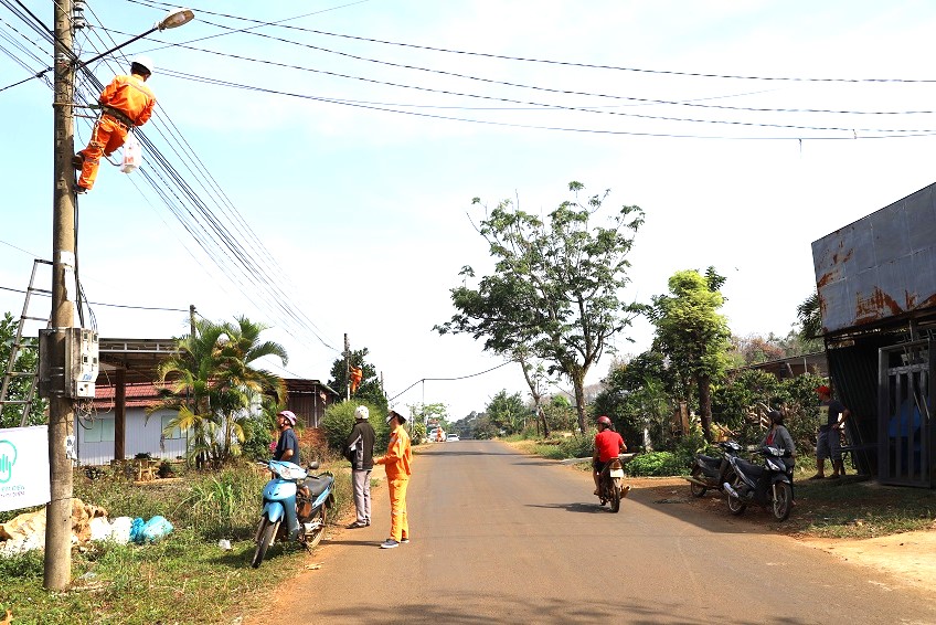 PC Đắk Nông: Nỗ lực đầu tư, nâng cao chất lượng lưới điện nông thôn - Ảnh 2.