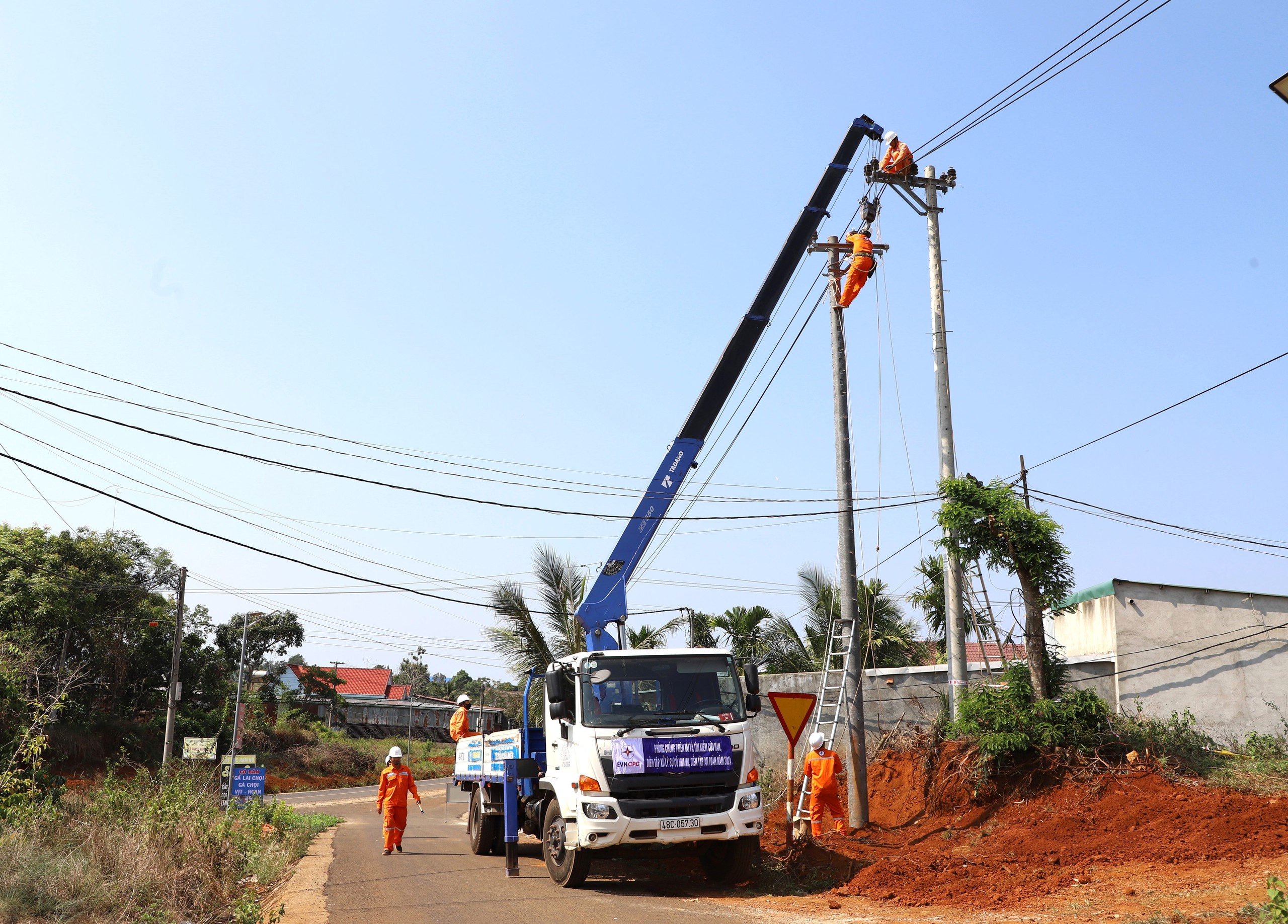 PC Đắk Nông không ngừng nâng cấp lưới điện nông thôn, phục vụ phát triển kinh tế - xã hội