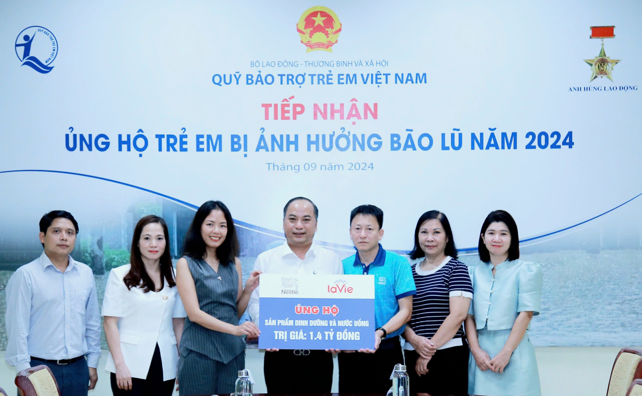 Tập đoàn thực phẩm châu Âu hỗ trợ đồng bào vùng bão lũ - Ảnh 1.