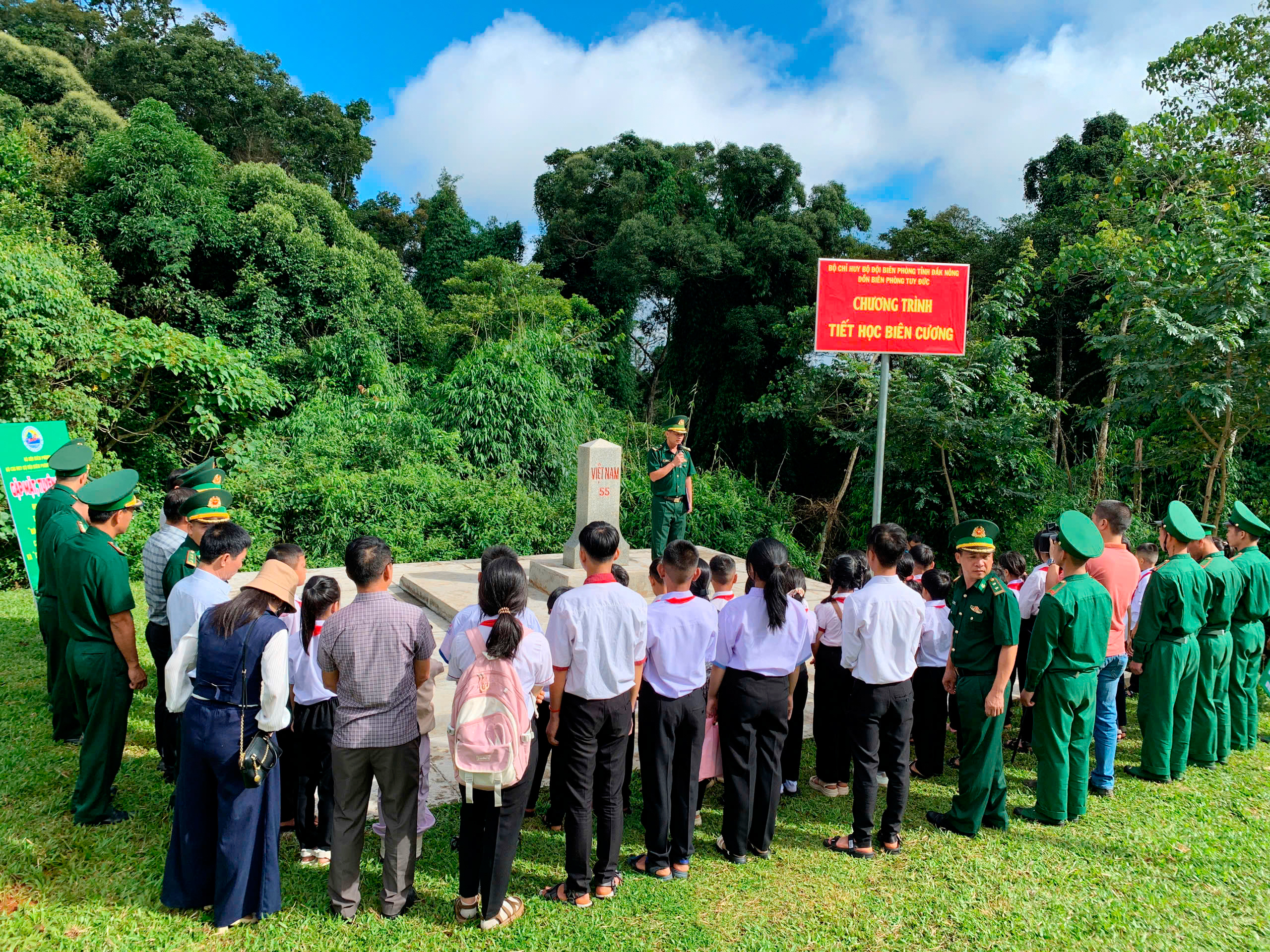 Tiết học biên cương khơi dậy tinh thần yêu nước trong thế hệ trẻ- Ảnh 4.