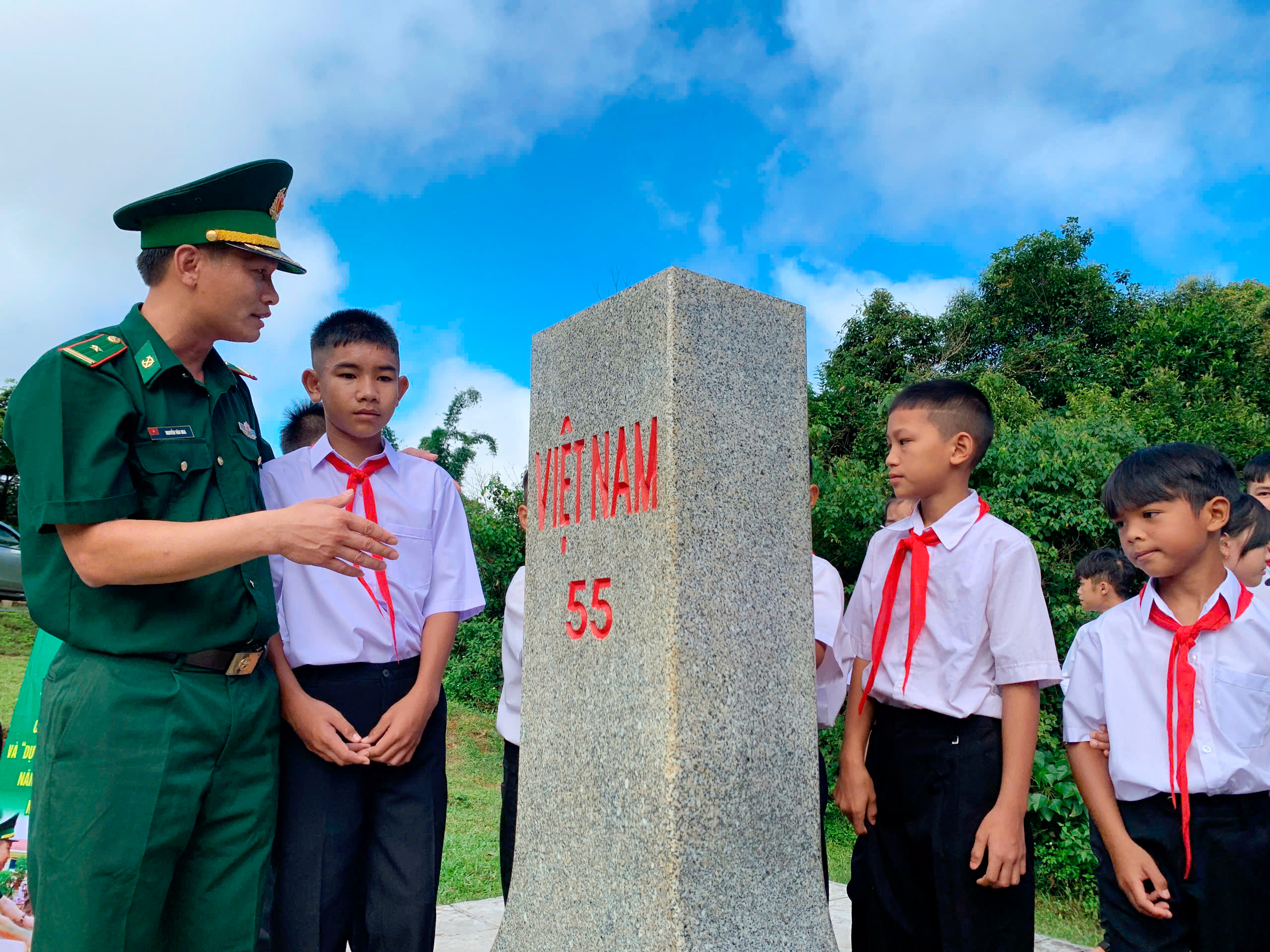 Tiết học biên cương khơi dậy tinh thần yêu nước trong thế hệ trẻ- Ảnh 5.