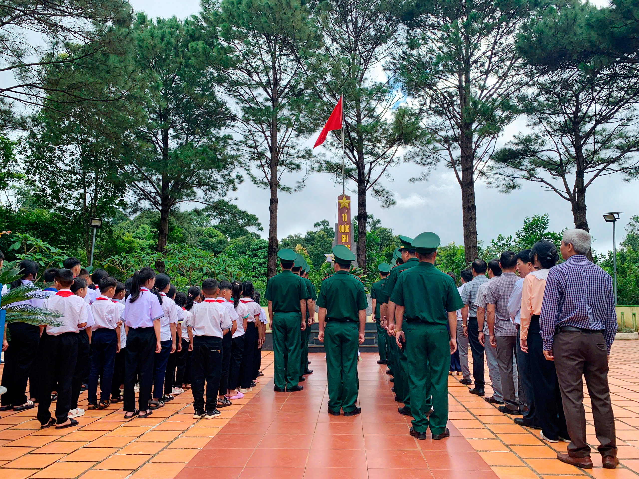 Tiết học biên cương khơi dậy tinh thần yêu nước trong thế hệ trẻ- Ảnh 1.