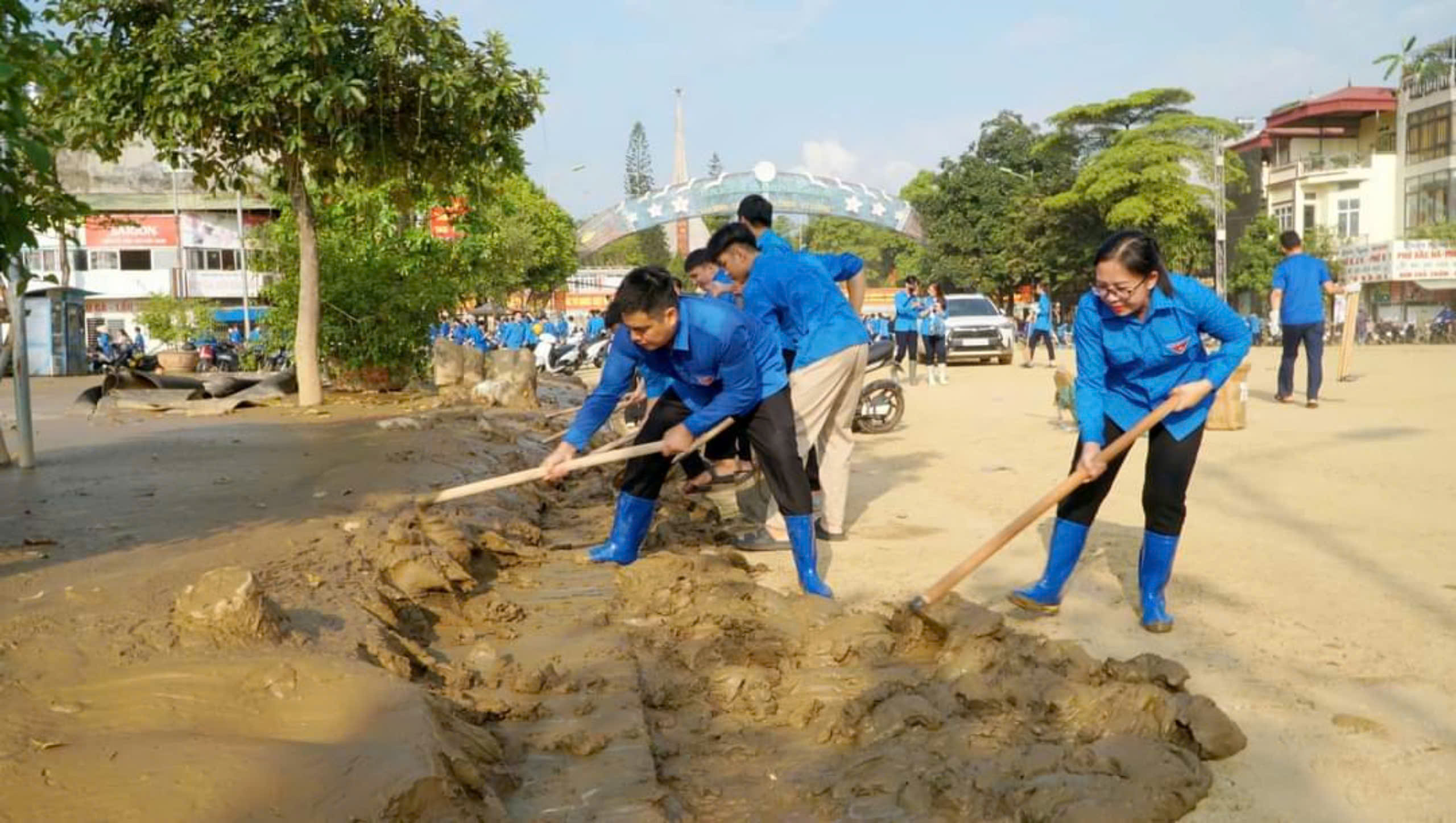 Lào Cai tập trung khắc phục hậu quả bão lũ, sạt lở đất, ổn định sản xuất- Ảnh 9.