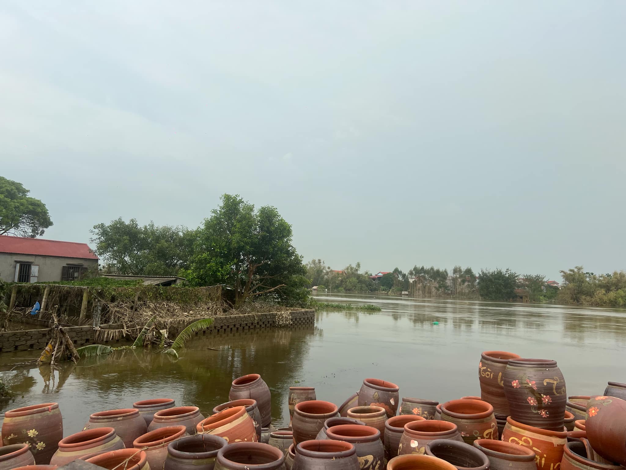 Bắc Ninh: Gốm Phù Lãng thiệt hại nặng do lũ lụt  - Ảnh 5.