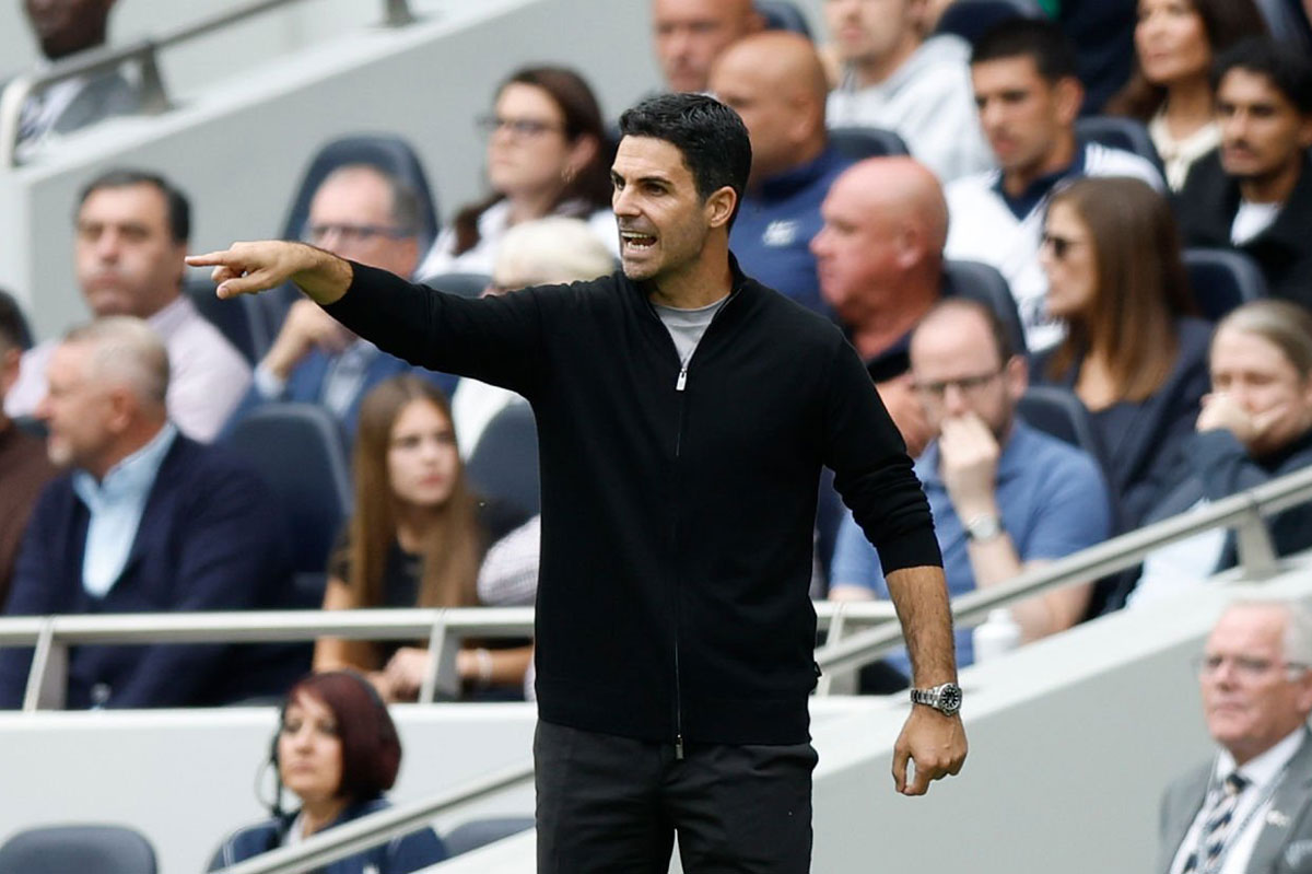 Arsenal thắng Tottenham, HLV Arteta đi vào lịch sử - Ảnh 1.