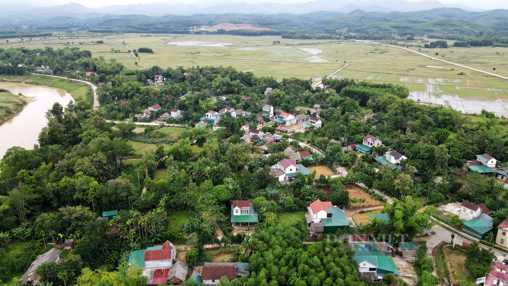 Người dân “rốn lũ” Hà Tĩnh làm nhà tự nổi, chủ động sống chung với lũ - Ảnh 1.