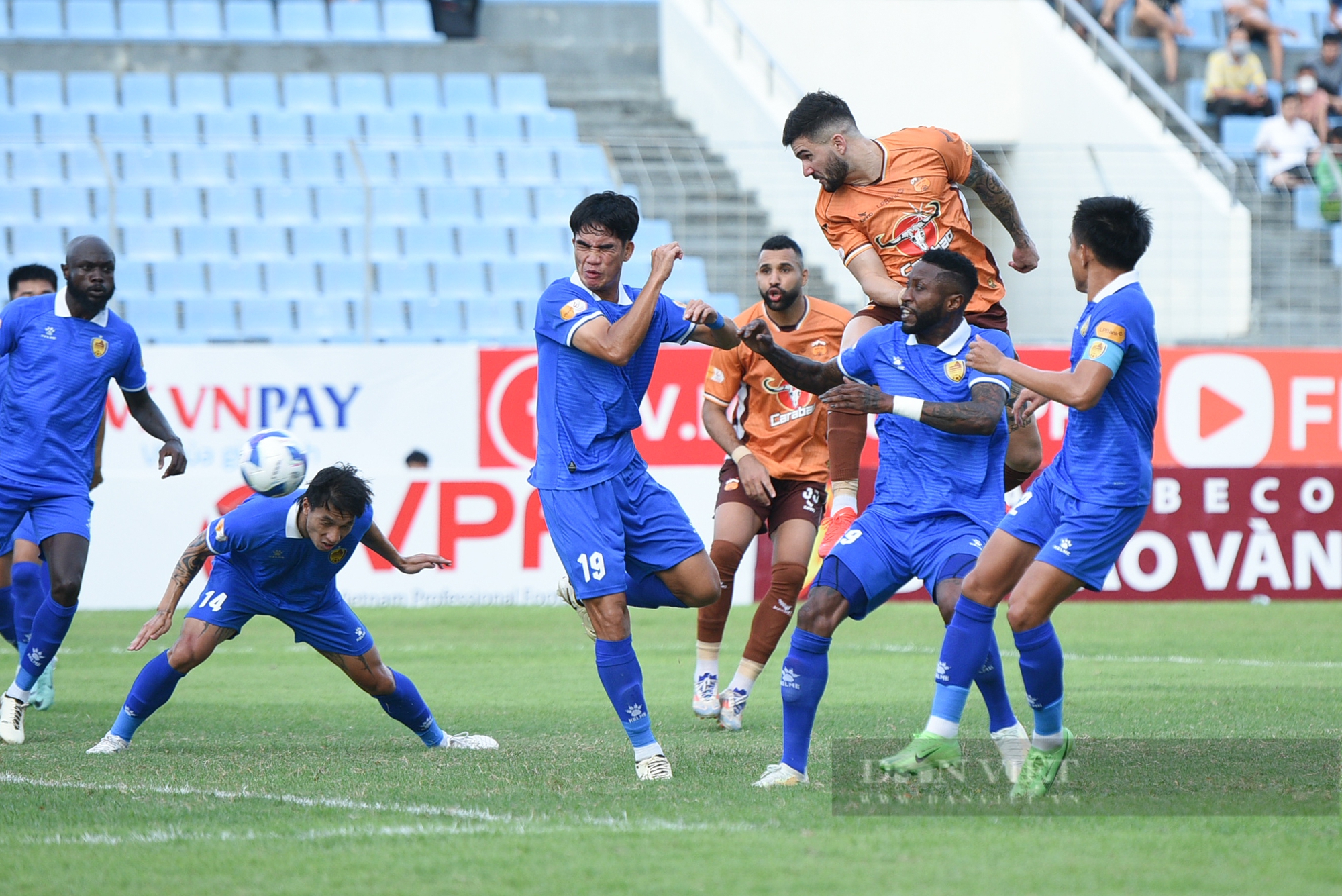 Cầu thủ 16 tuổi của Hoàng Anh Gia Lai ghi bàn trong ngày chào sân chơi V.League  - Ảnh 4.