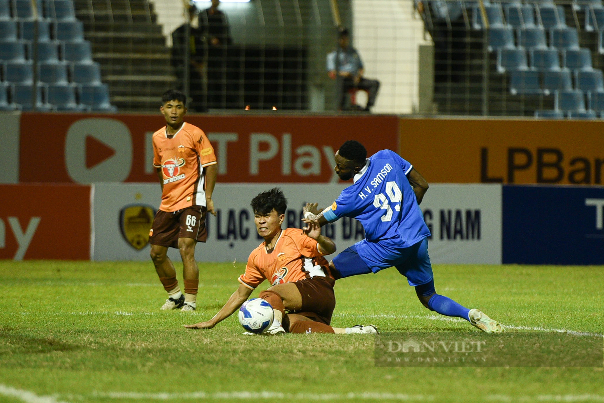 Cầu thủ 16 tuổi của Hoàng Anh Gia Lai ghi bàn trong ngày chào sân chơi V.League  - Ảnh 10.