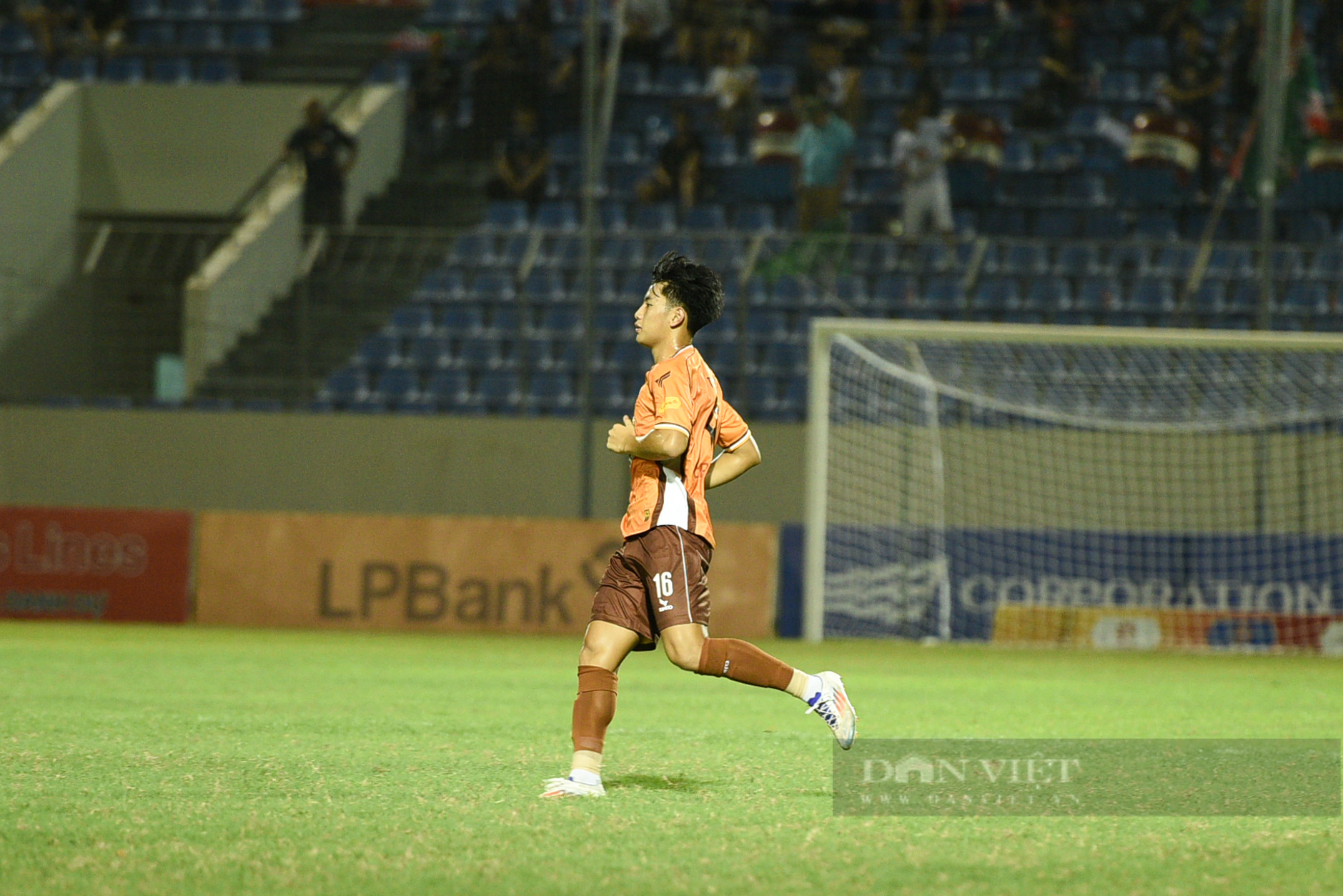 Cầu thủ 16 tuổi của Hoàng Anh Gia Lai ghi bàn trong ngày chào sân chơi V.League  - Ảnh 11.