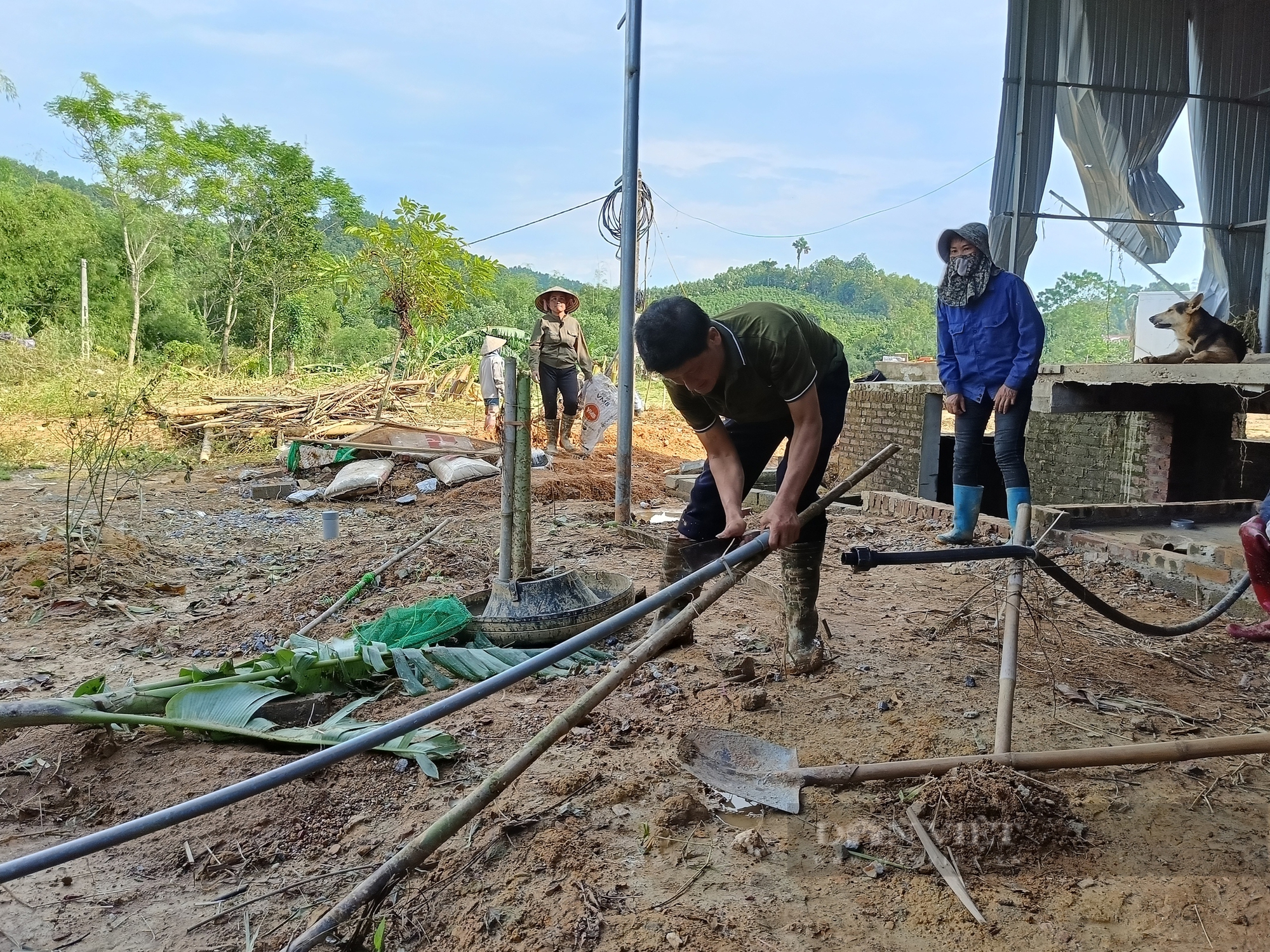 Cảm động hình ảnh nông dân Thái Nguyên nhường cơm, sẻ áo, đùm bọc nhau sau bão lũ lịch sử - Ảnh 2.