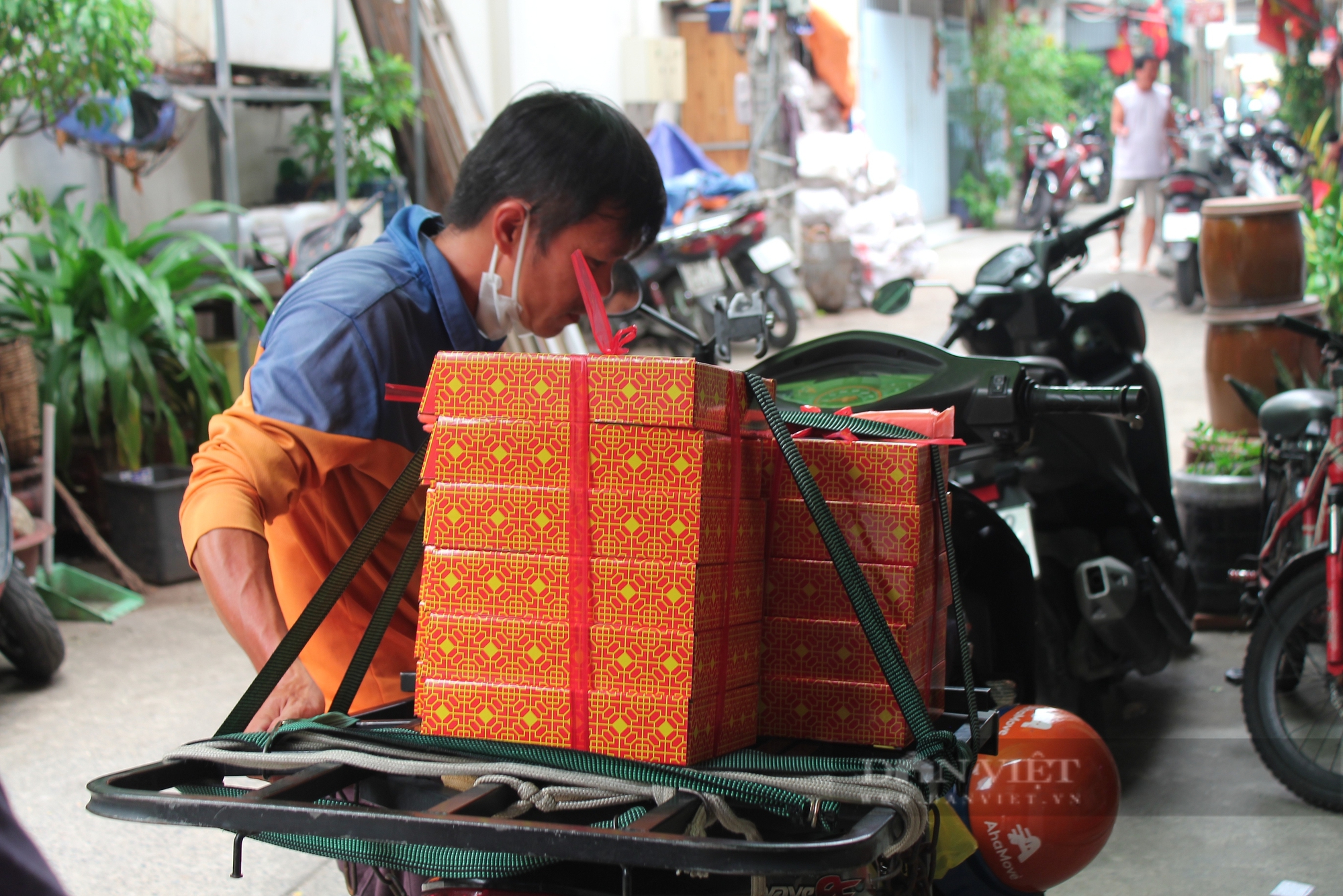 Bánh trung thu đại hạ giá vẫn ế, 1 cửa hàng ở Chợ Lớn tự tin khách phải chờ mới được mua - Ảnh 5.