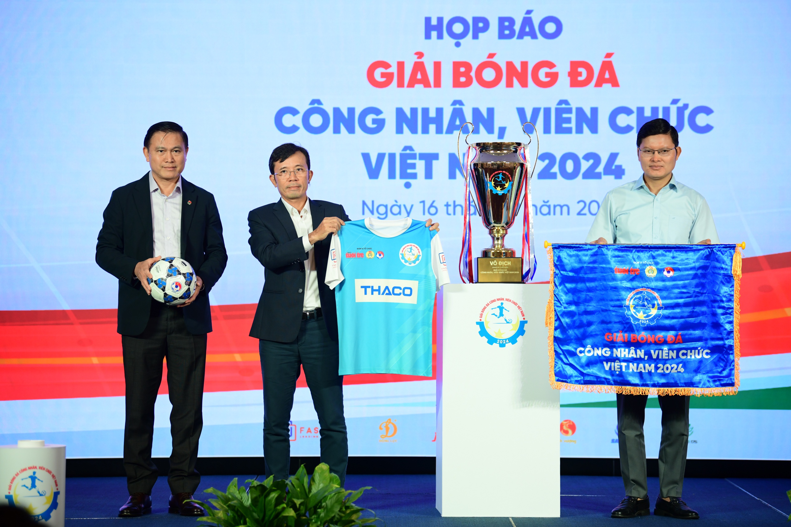 60 đội bóng tranh tài Giải Bóng đá công nhân, viên chức Việt Nam 2024 - Ảnh 1.