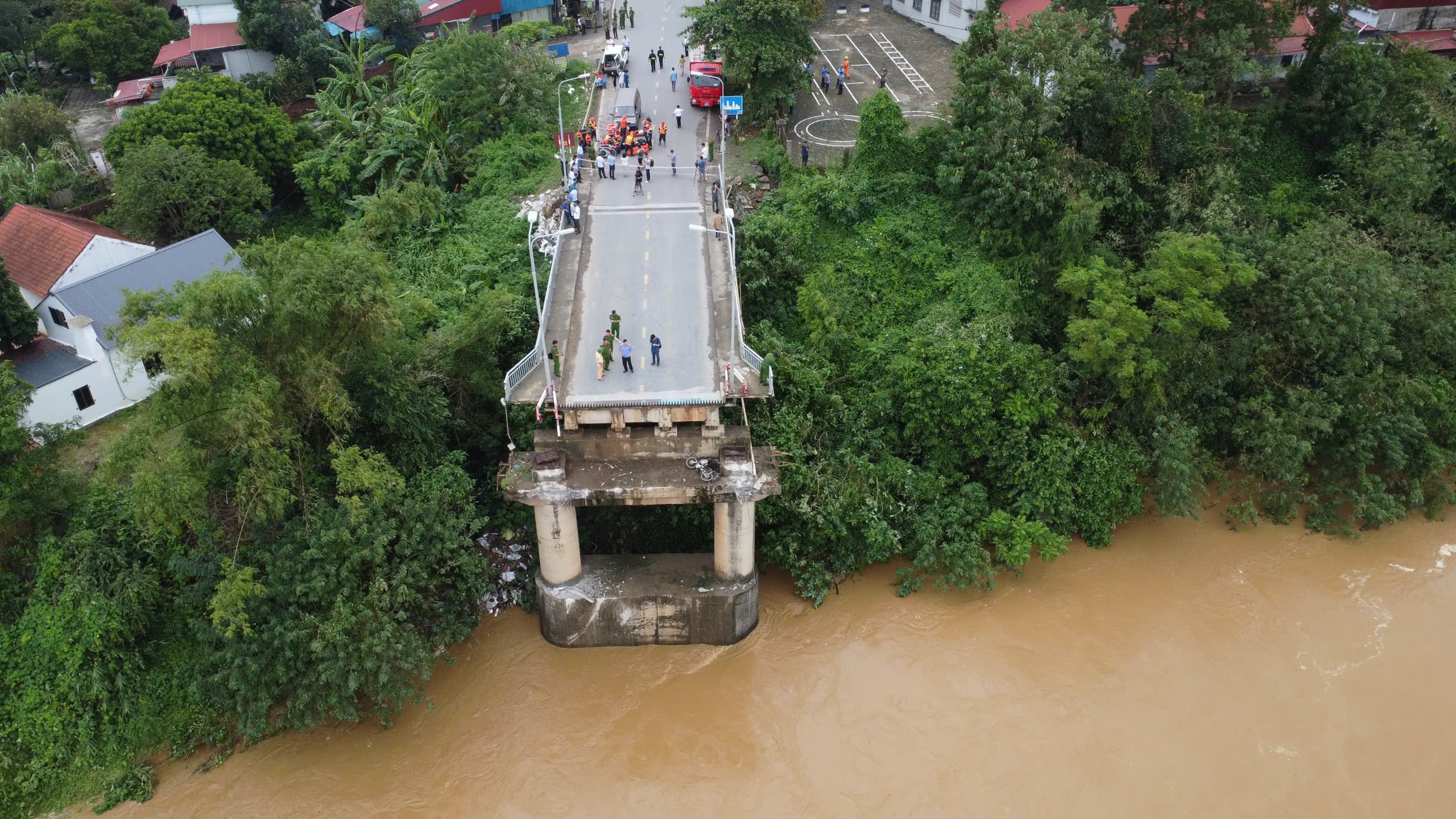 Thủ tướng yêu cầu bố trí vốn ngay để đầu tư xây dựng cầu Phong Châu mới- Ảnh 1.