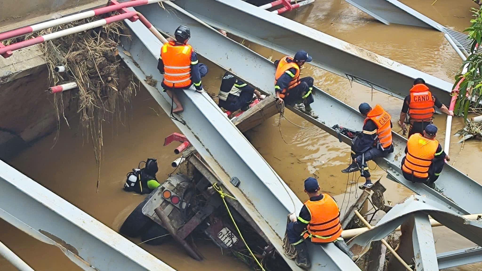 Phát hiện thi thể ở huyện Lâm Thao, nghi là nạn nhân vụ sập cầu Phong Châu - Ảnh 1.