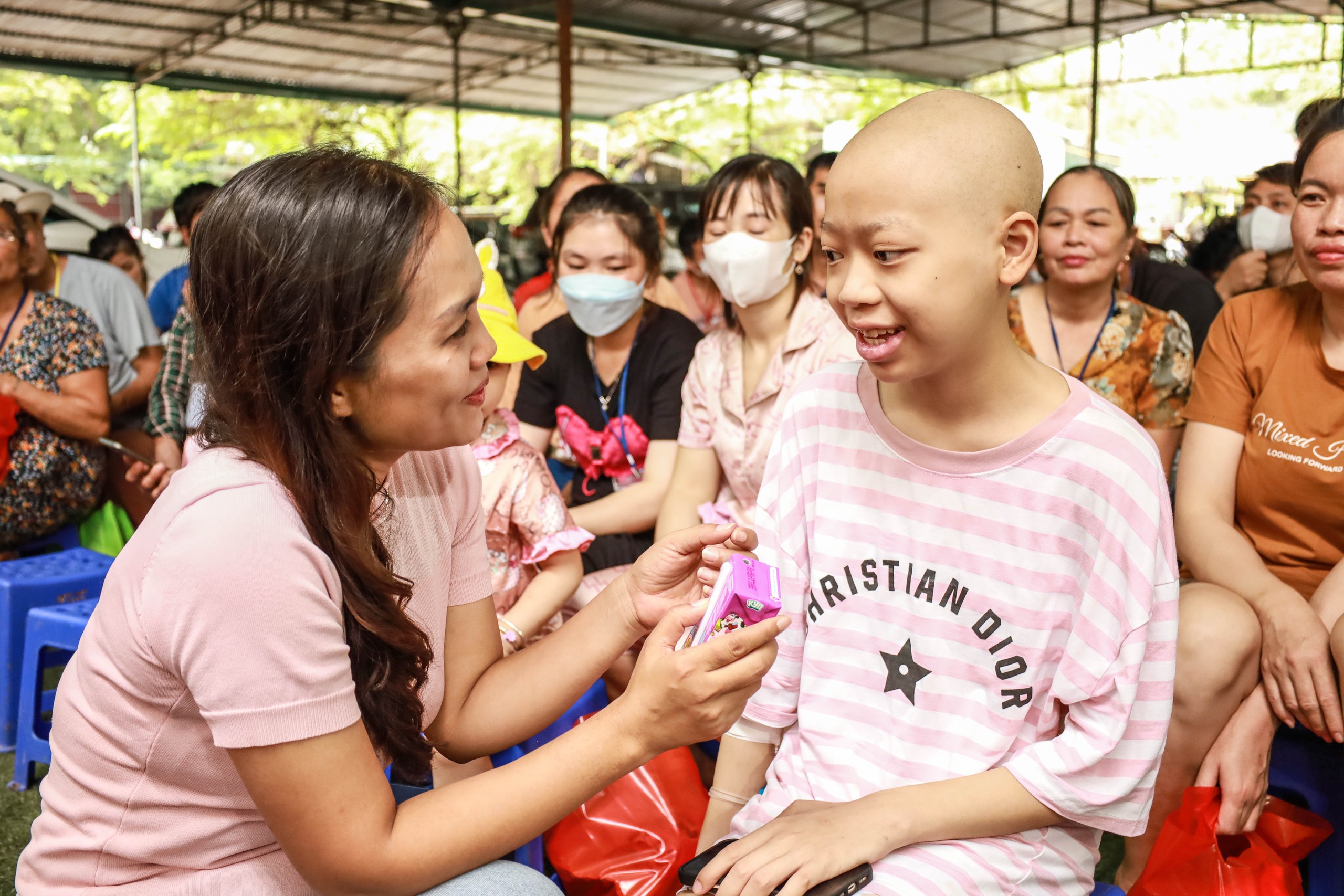 Trung thu đặc biệt cho các “chiến binh nhí” tại Viện Huyết học - Truyền máu Trung ương - Ảnh 7.