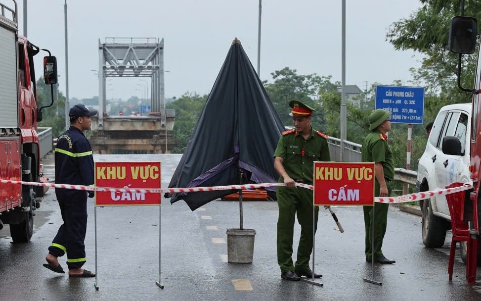 Vụ sập cầu Phong Châu (Phú Thọ): Bộ Xây dựng đề nghị giám định nguyên nhân, làm rõ trách nhiệm - Ảnh 2.