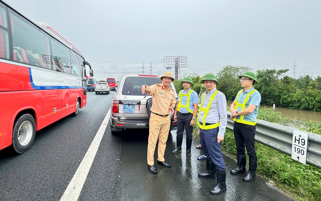 Ngành hàng không triển khai kế hoạch ứng phó với áp thấp nhiệt đới - Ảnh 2.