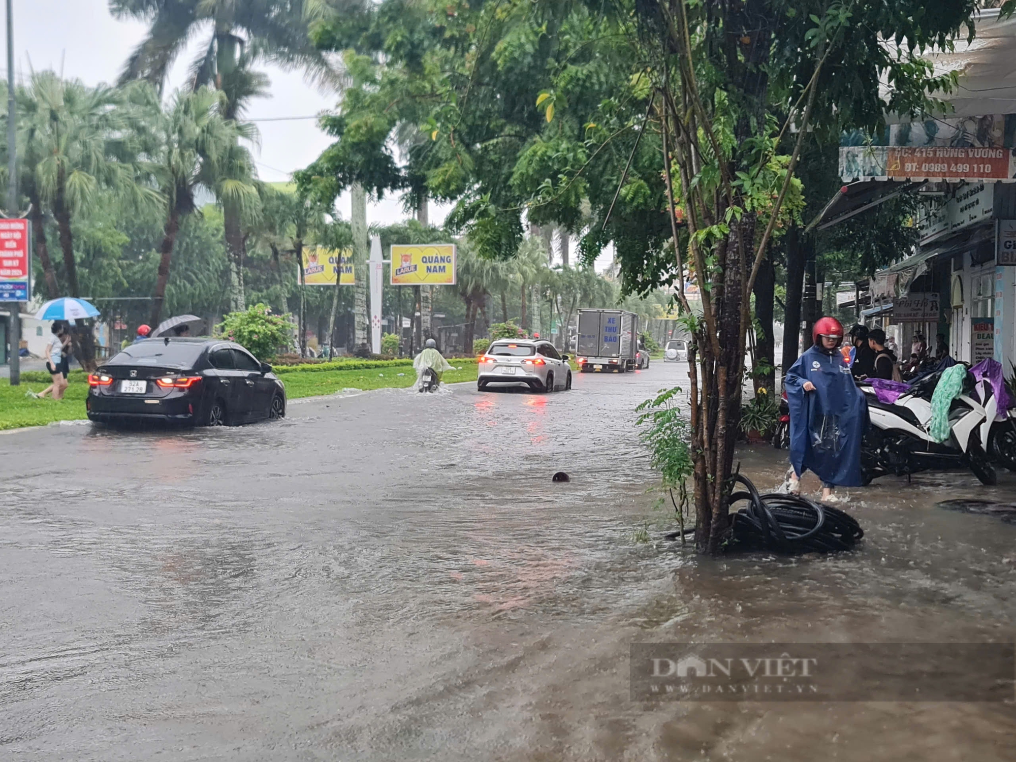 Mưa trắng trời, nhiều tuyến đường và vùng trũng ở Quảng Nam ngập sâu - Ảnh 5.