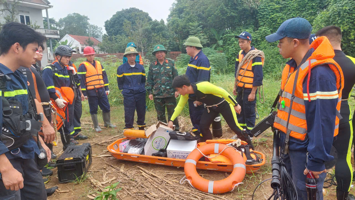 Lên phương án cứu nạn, cứu hộ, trục vớt vụ cầu Phong Châu bị sập trong 60 ngày- Ảnh 1.