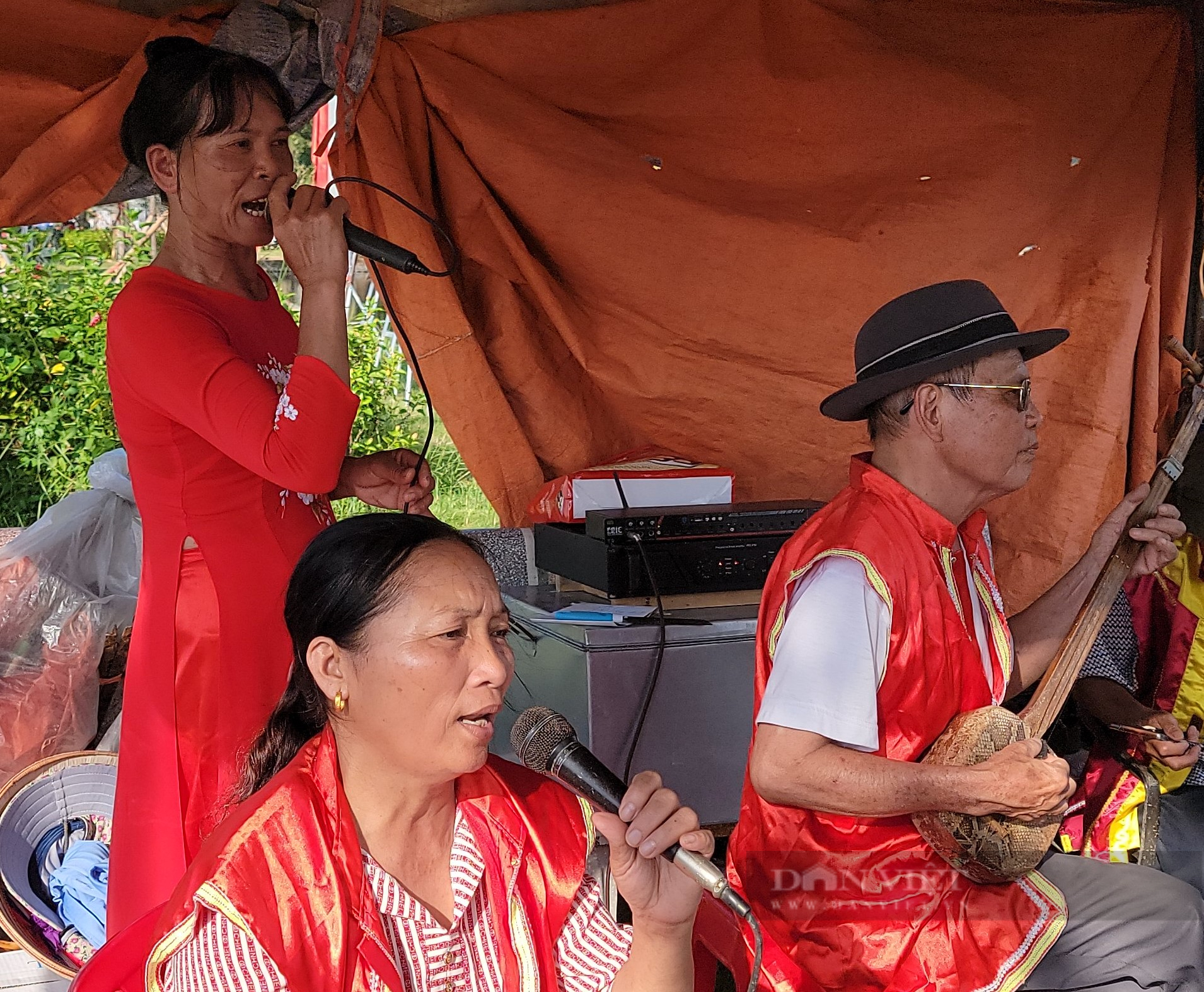 Nông dân một làng ở Hải Dương hoá thân thành nghệ nhân rối nước phục vụ du khách trẩy hội Kiếp Bạc - Ảnh 6.