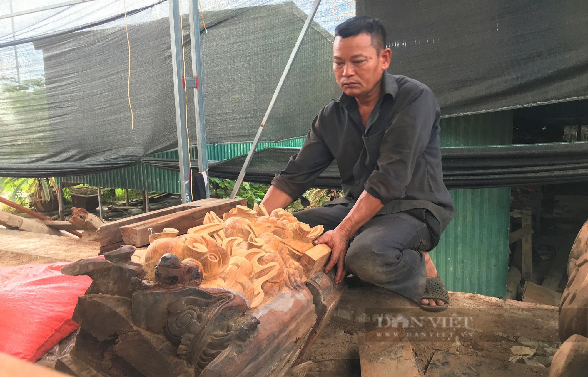 Trùng tu ngôi đình cổ ở Nghệ An, thợ mộc nổi danh trầm trồ thán phục tay nghề của cha ông ngày xưa - Ảnh 7.