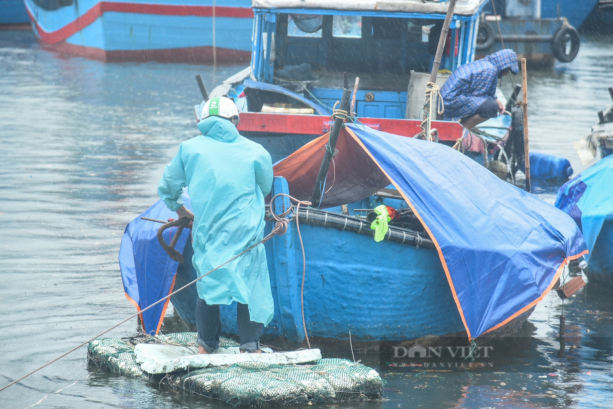 Đà Nẵng: Ngư dân di tản tàu thuyền tránh bão- Ảnh 5.