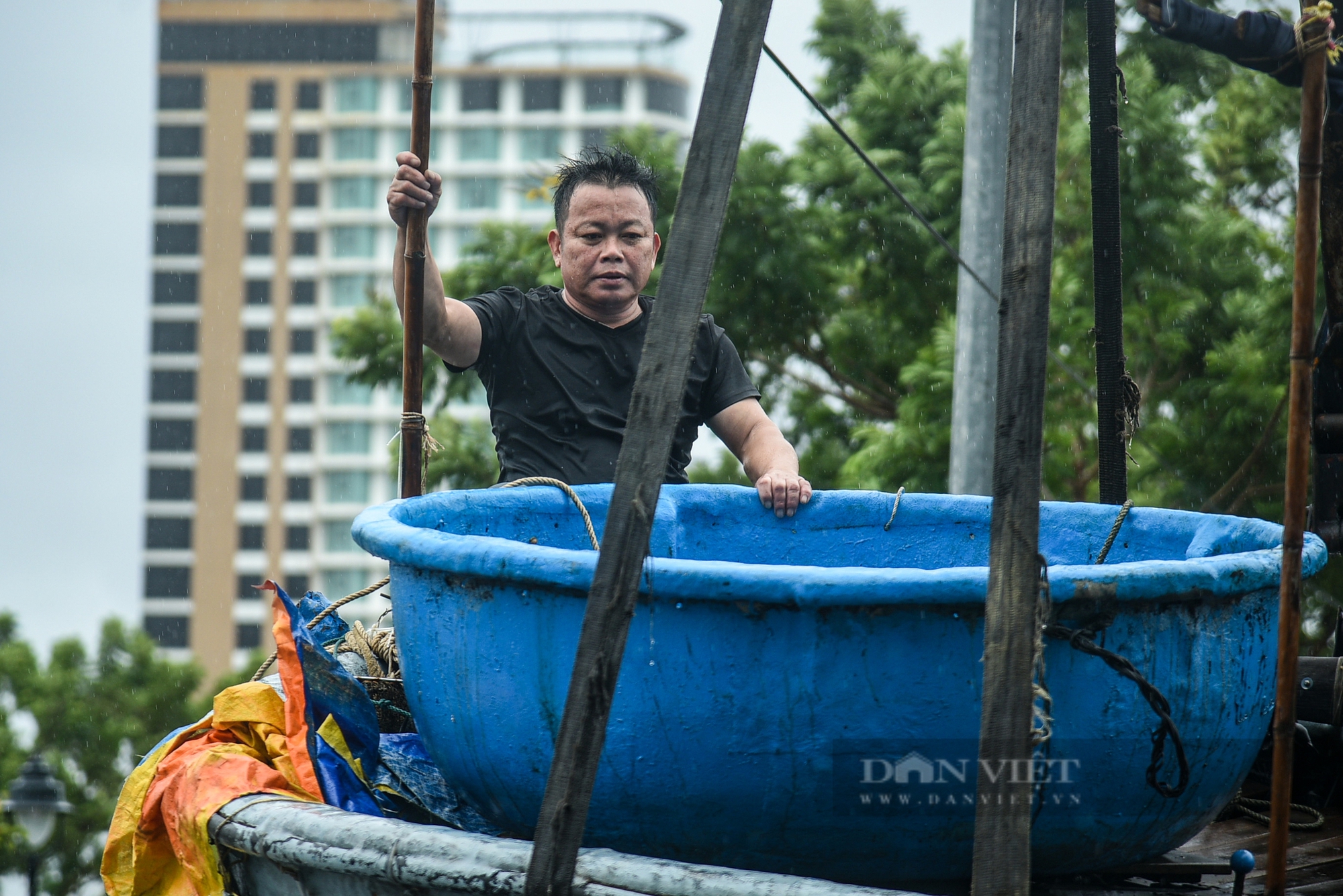 Đà Nẵng: Ngư dân di tản tàu thuyền tránh bão- Ảnh 3.