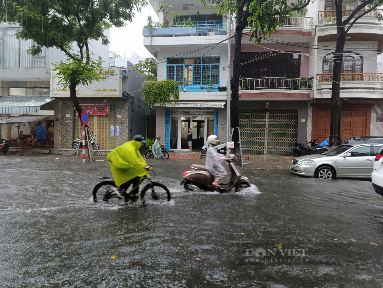 Nhiều tuyến phố ở Đà Nẵng bị ngập nặng từ sáng sớm do mưa lớn- Ảnh 1.