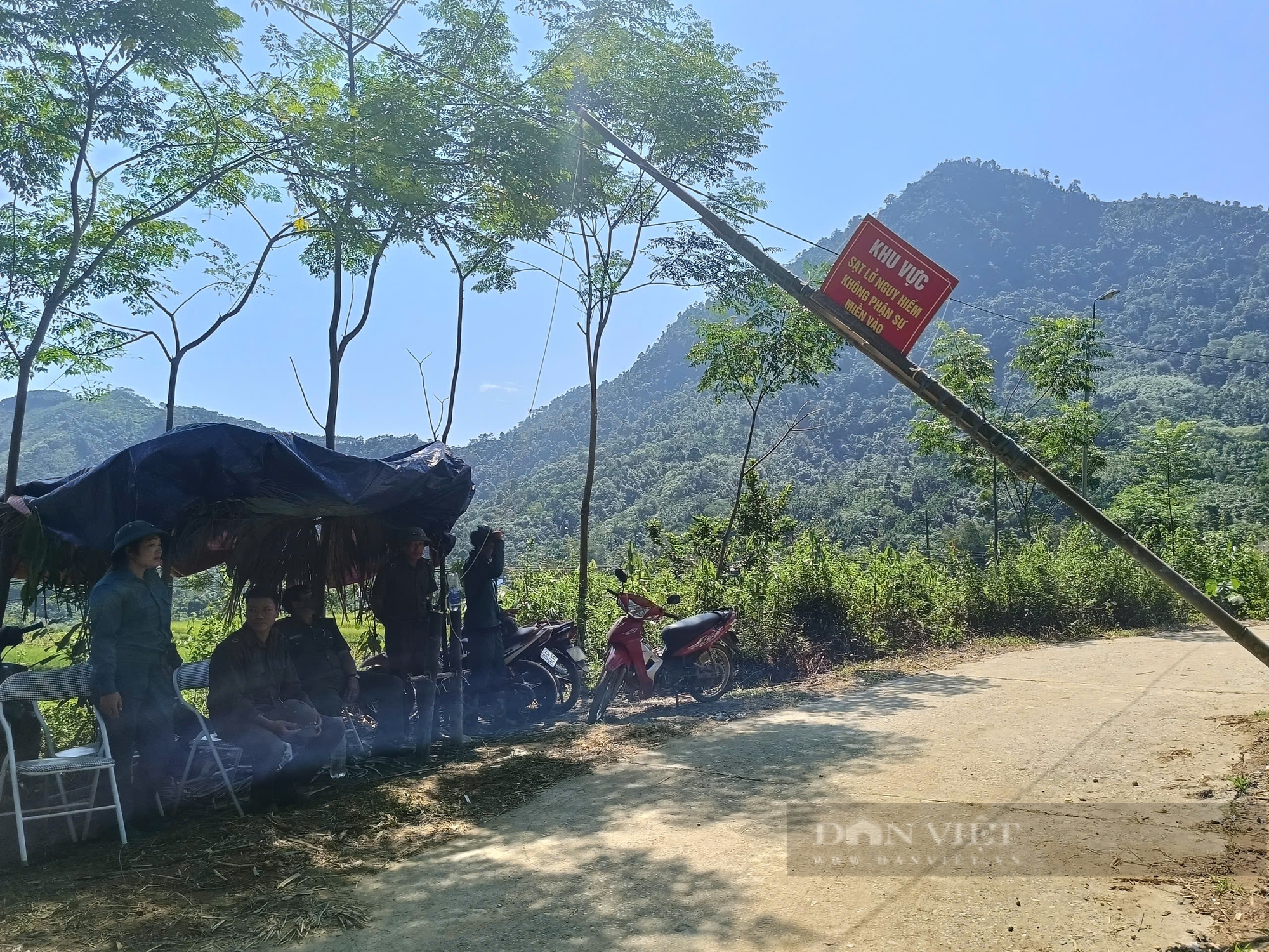 Gần trăm nhà dân có nguy cơ bị sạt lở, Thứ trưởng Trần Thanh Nam đề nghị Hà Giang bố trí khu tái định cư- Ảnh 1.