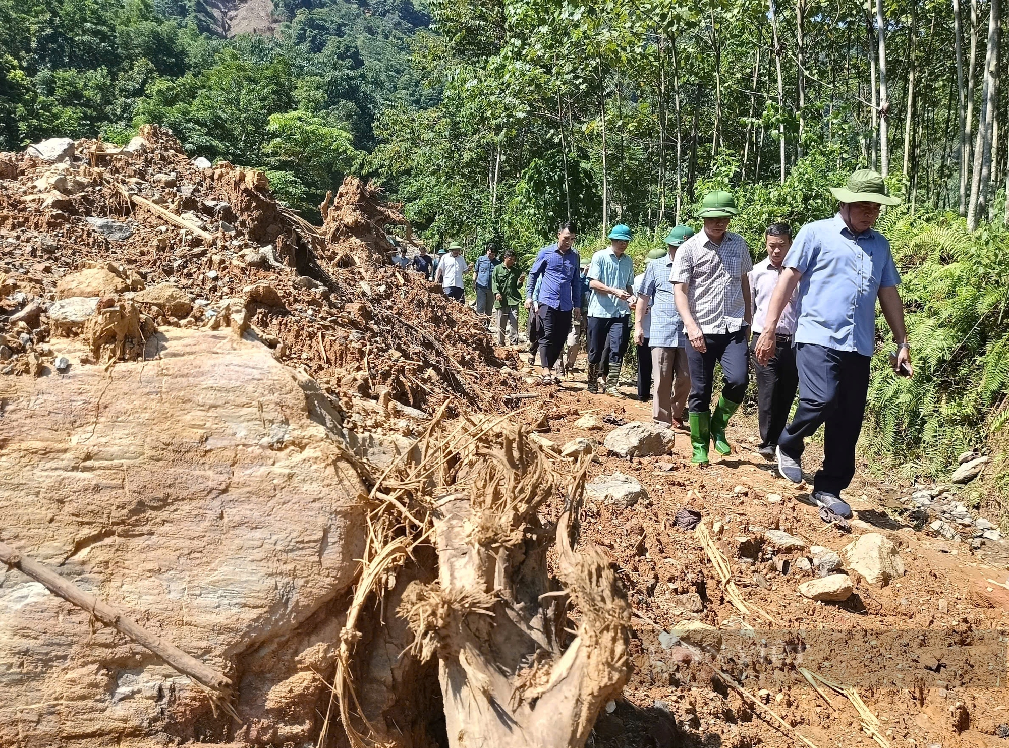 Gần trăm nhà dân có nguy cơ bị sạt lở, Thứ trưởng Trần Thanh Nam đề nghị Hà Giang bố trí khu tái định cư- Ảnh 3.