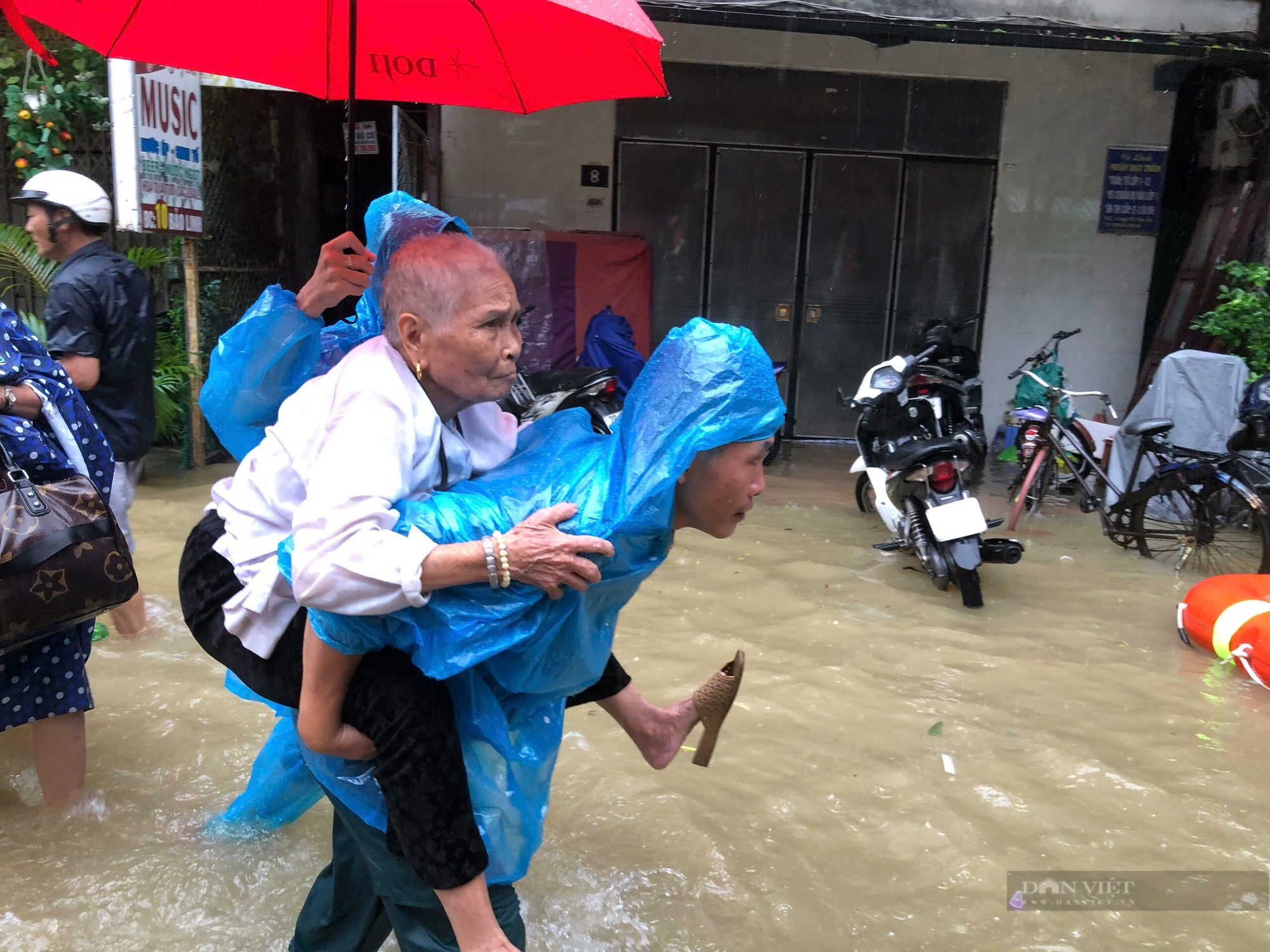 Hà Nội quy hoạch phát triển đô thị ngoài đê sông Hồng có khả thi?- Ảnh 2.