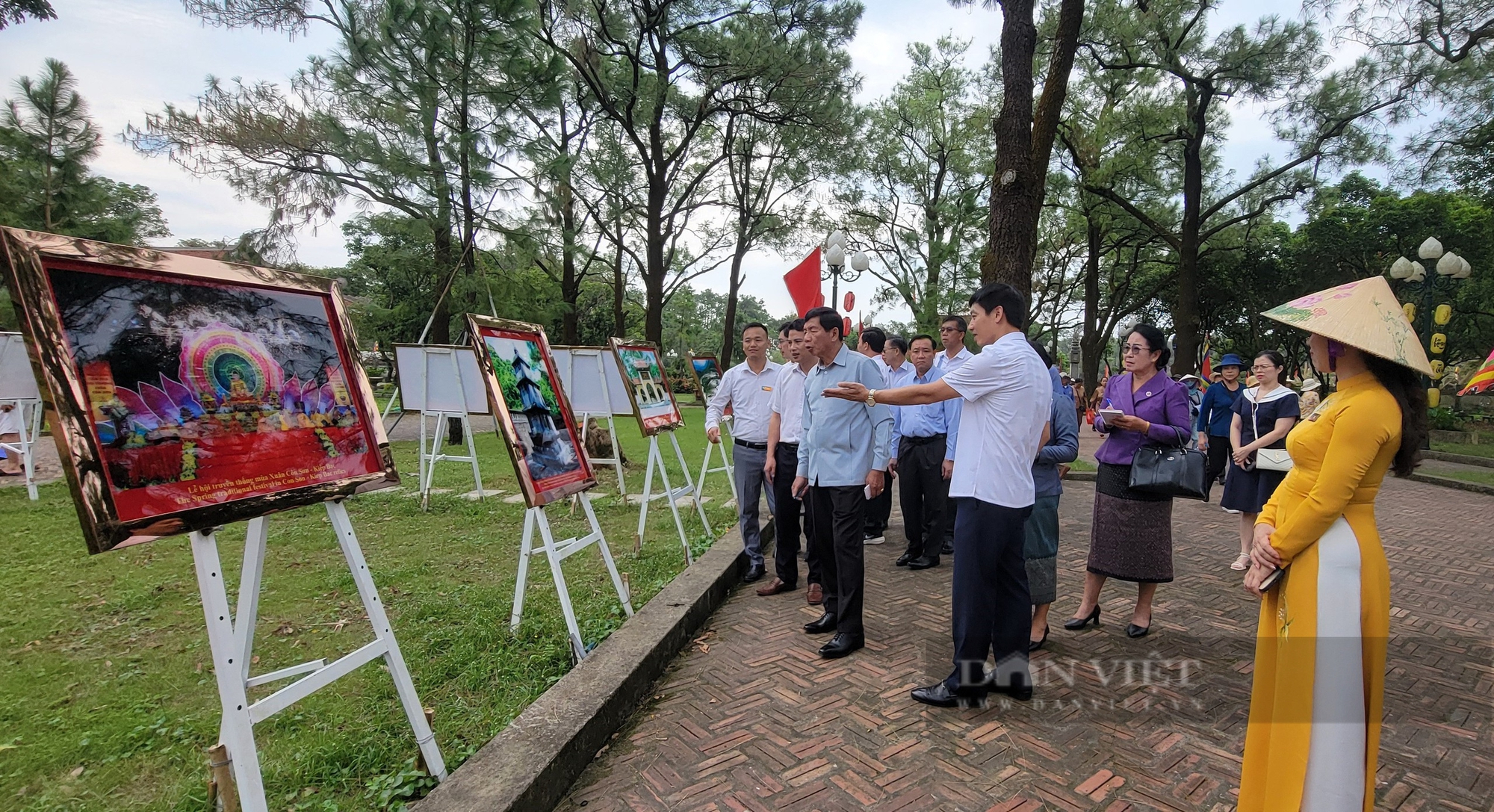 Đoàn đại biểu tỉnh Viêng Chăn (Lào) thăm khu di tích Quốc gia đặc biệt Côn Sơn Kiếp Bạc ở Hải Dương- Ảnh 2.