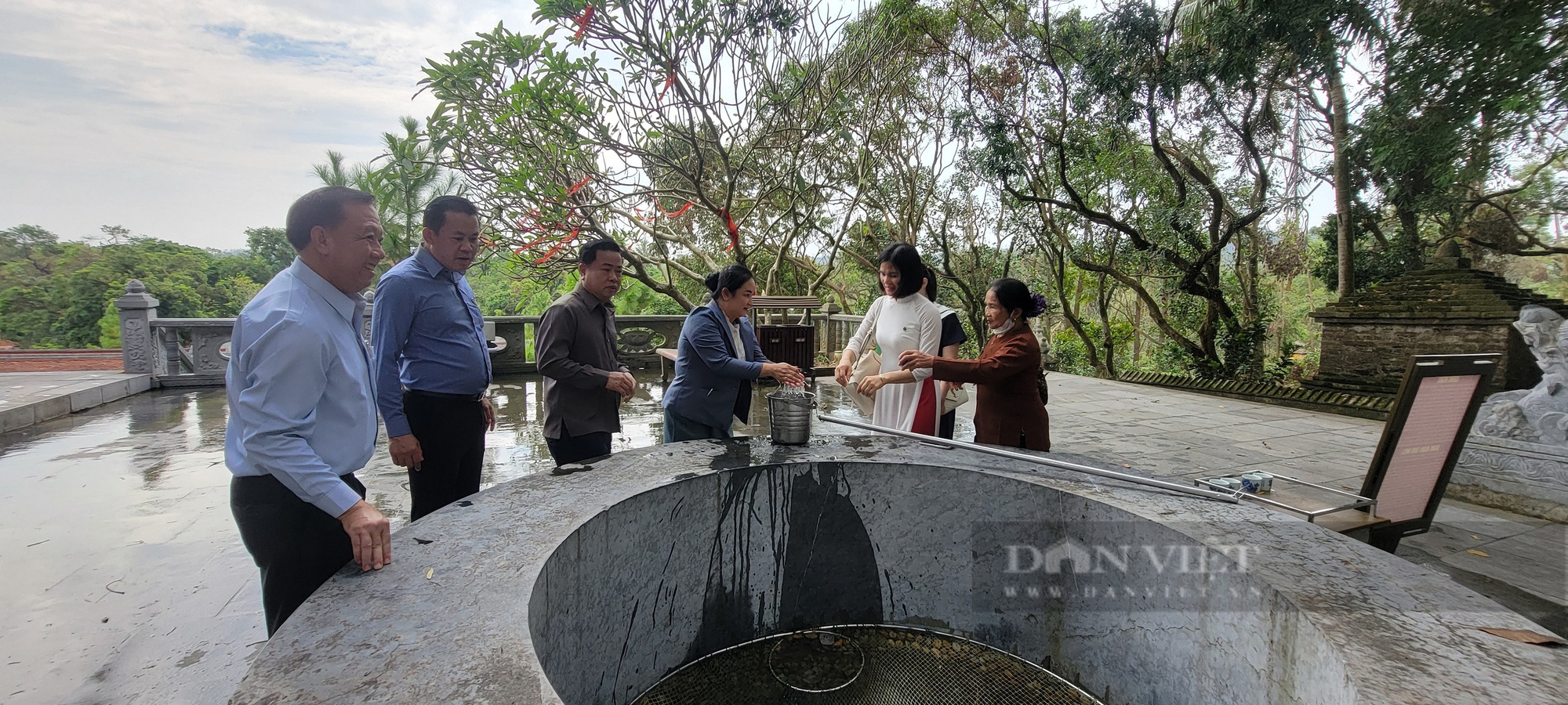 Đoàn đại biểu tỉnh Viêng Chăn (Lào) thăm khu di tích Quốc gia đặc biệt Côn Sơn Kiếp Bạc ở Hải Dương- Ảnh 14.