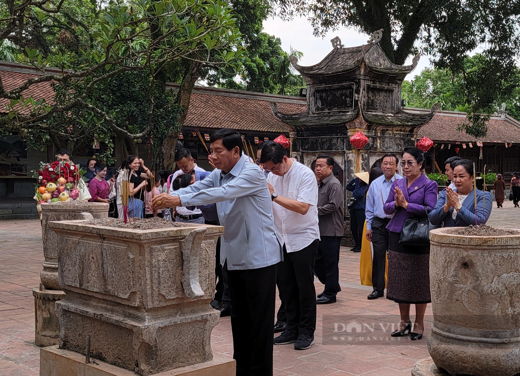 Đoàn đại biểu tỉnh Viêng Chăn (Lào) thăm khu di tích Quốc gia đặc biệt Côn Sơn Kiếp Bạc ở Hải Dương- Ảnh 5.