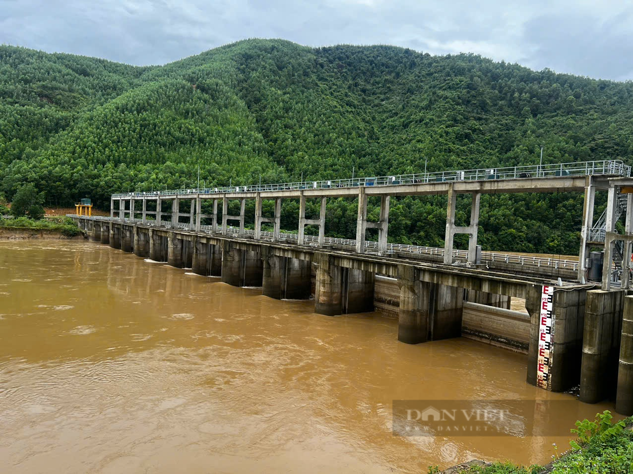 Đà Nẵng: Nước sông Cu Đê dâng cao, một thôn ở xã miền núi Hòa Bắc bị ngập nước- Ảnh 12.