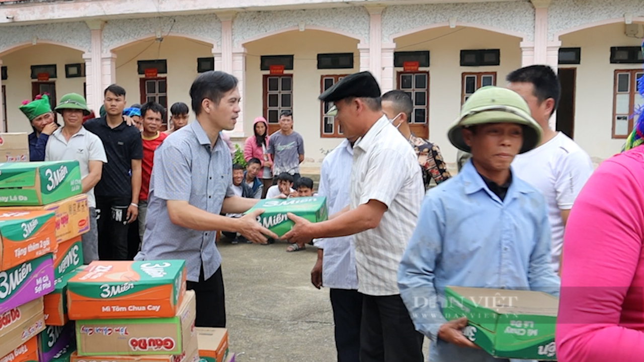 Báo Nông thôn Ngày nay/điện tử Dân Việt gửi những xuất qùa đến vùng lũ Sơn La - Ảnh 5.